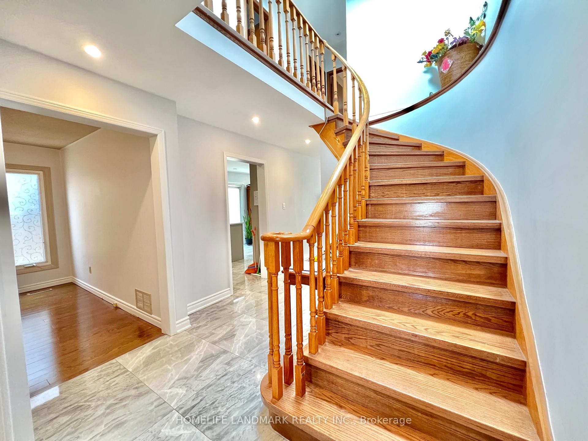 Photo 3 of 37 Stargell Crescent, Markham, Raymerville — HOMEH