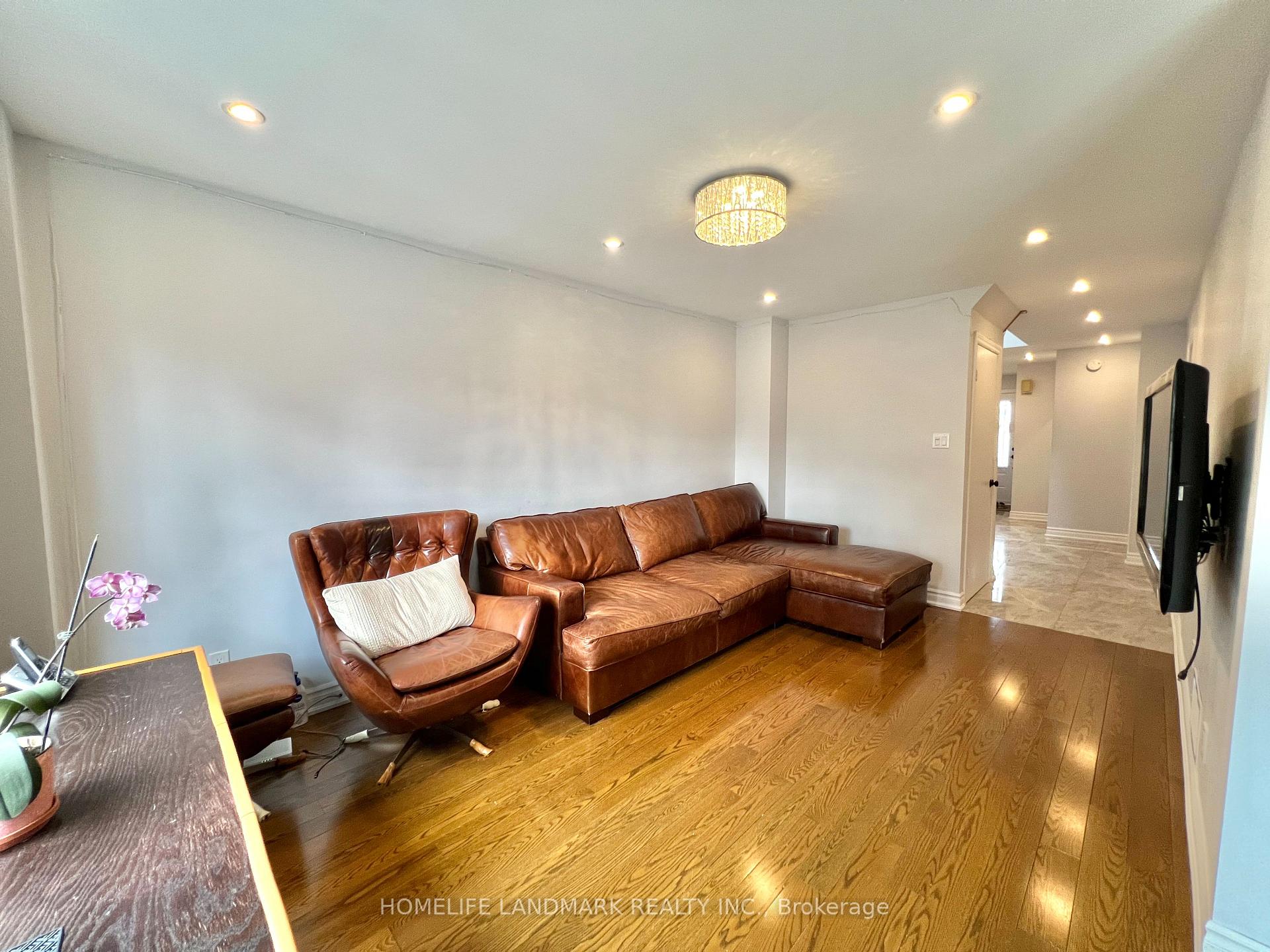 Photo 7 of 37 Stargell Crescent, Markham, Raymerville — HOMEH