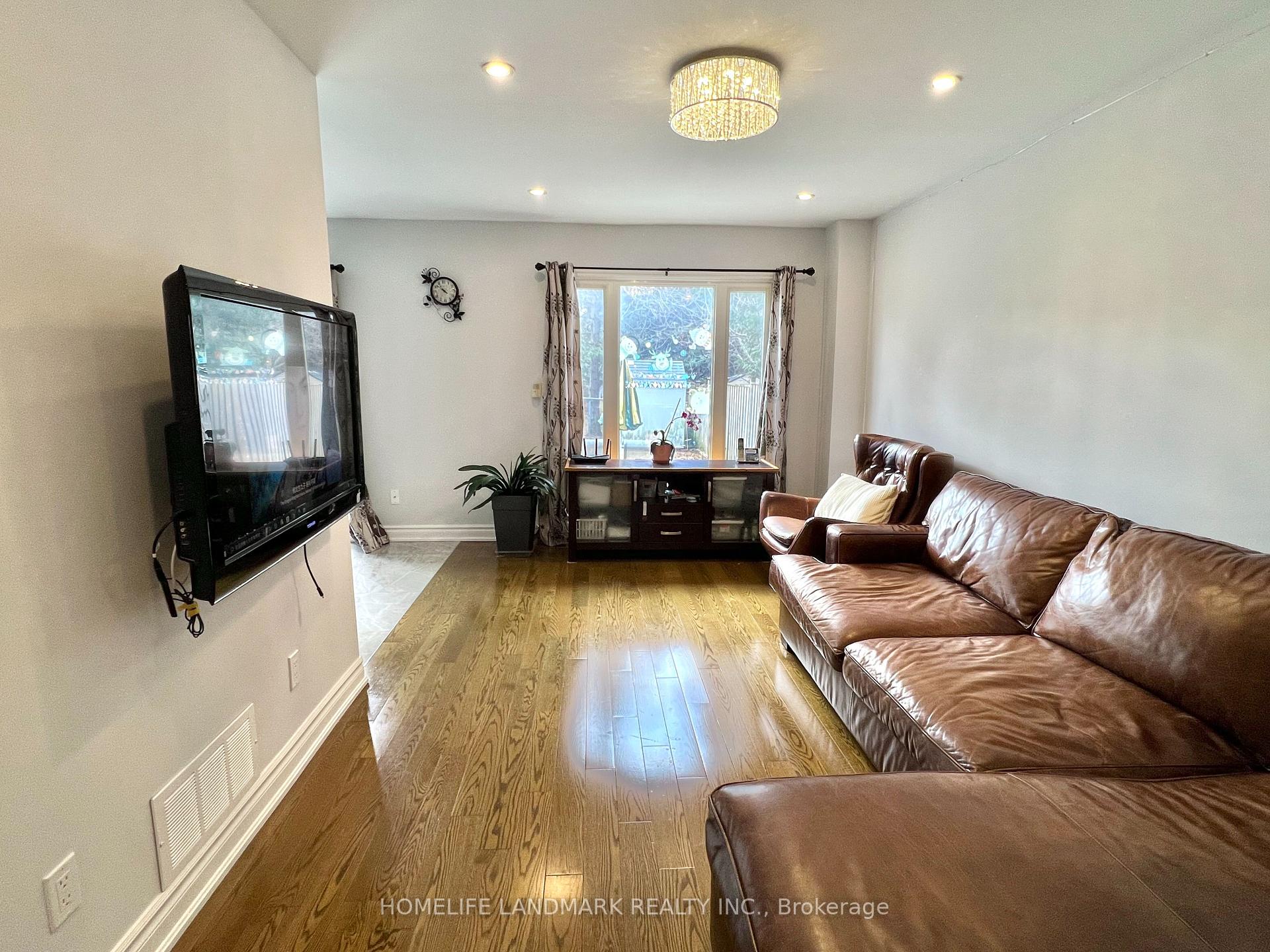 Photo 8 of 37 Stargell Crescent, Markham, Raymerville — HOMEH