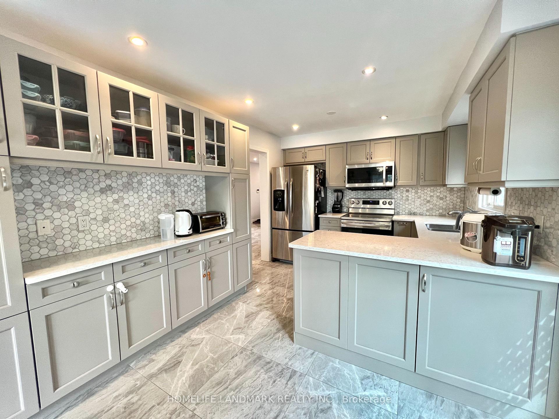 Photo 9 of 37 Stargell Crescent, Markham, Raymerville — HOMEH