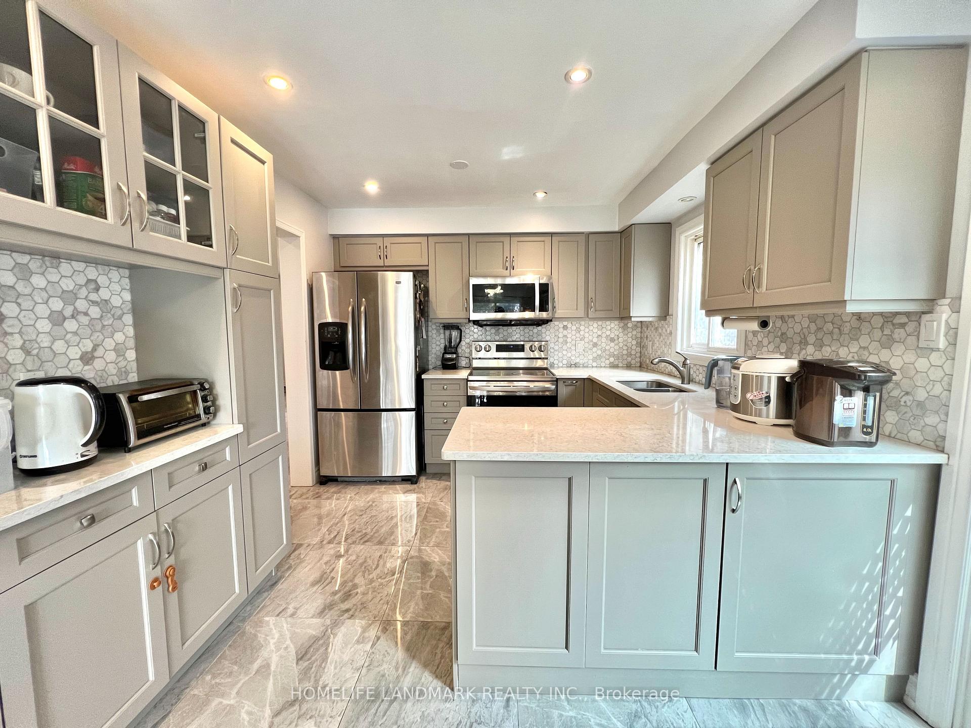 Photo 11 of 37 Stargell Crescent, Markham, Raymerville — HOMEH