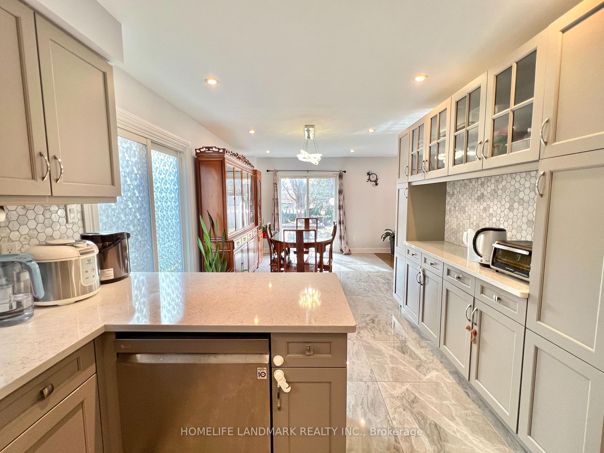 Photo 13 of 37 Stargell Crescent, Markham, Raymerville — HOMEH