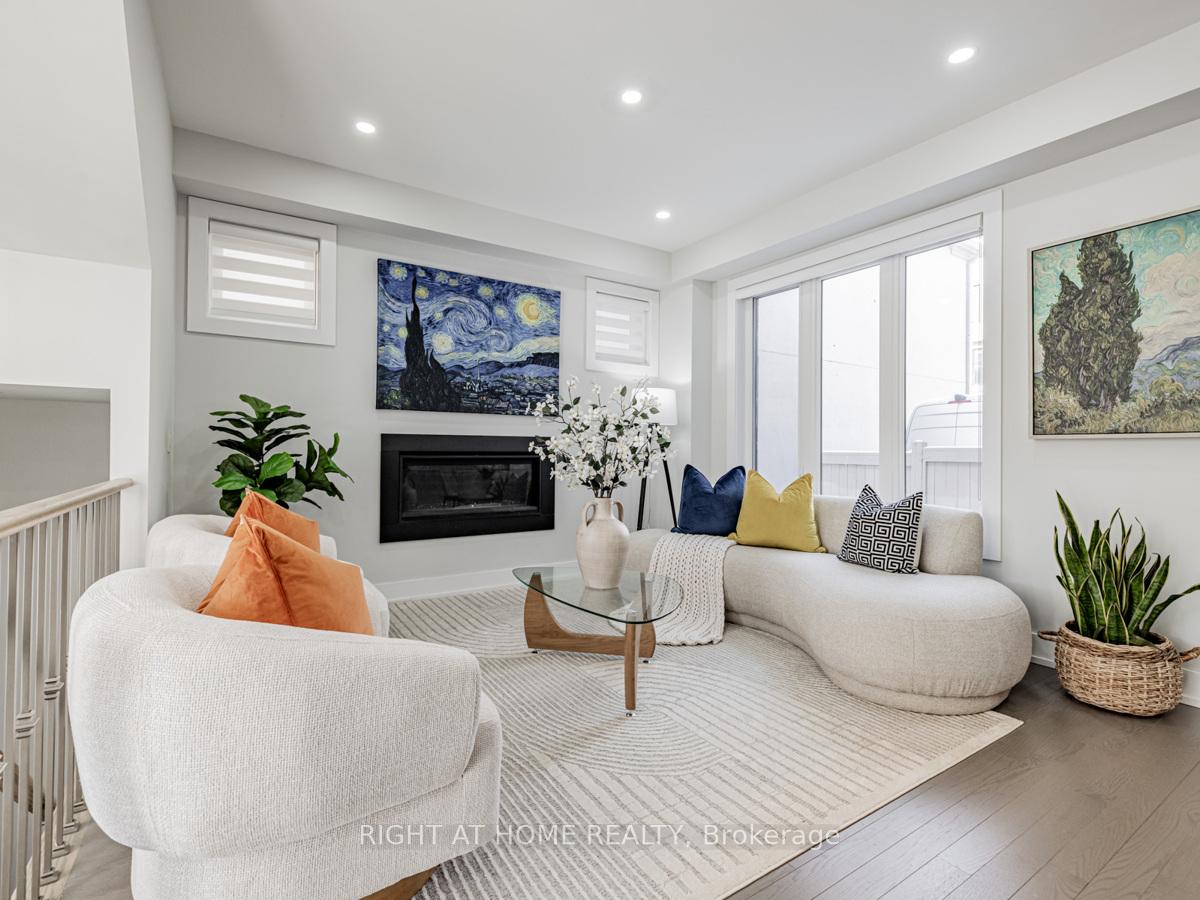 Photo 2 of 12 York Downs Boulevard, Markham, Angus Glen — HOMEH