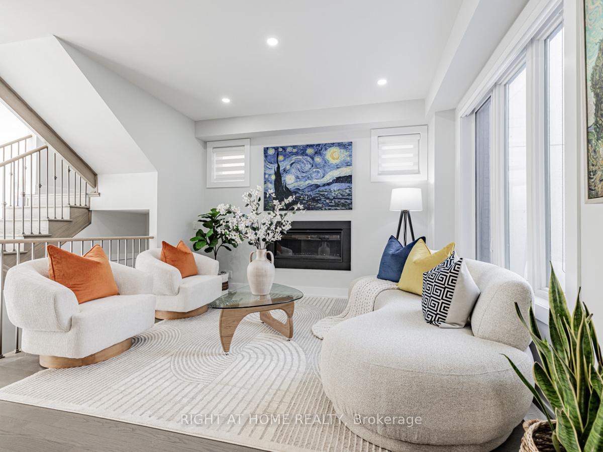 Photo 3 of 12 York Downs Boulevard, Markham, Angus Glen — HOMEH