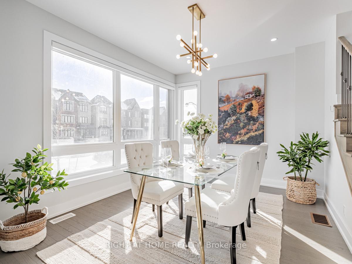 Photo 4 of 12 York Downs Boulevard, Markham, Angus Glen — HOMEH