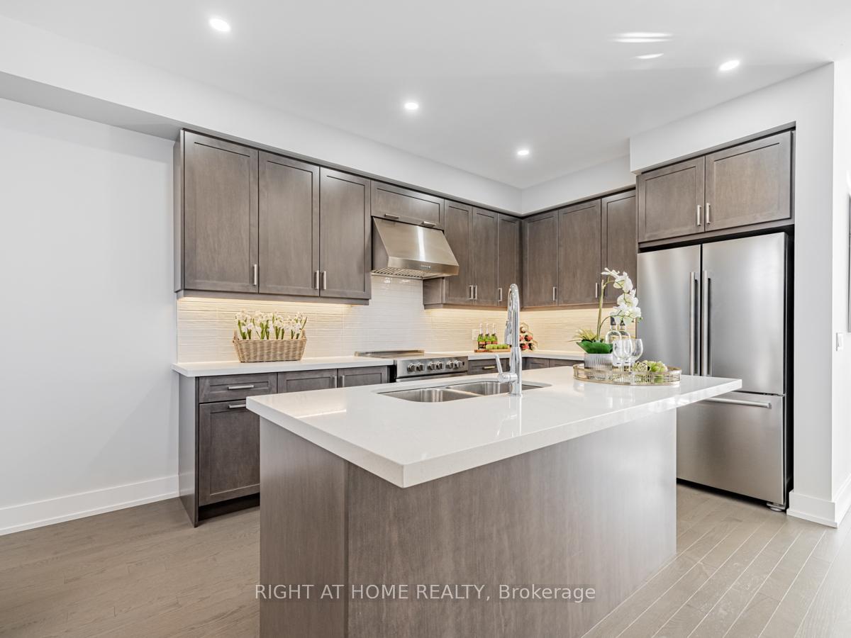 Photo 6 of 12 York Downs Boulevard, Markham, Angus Glen — HOMEH