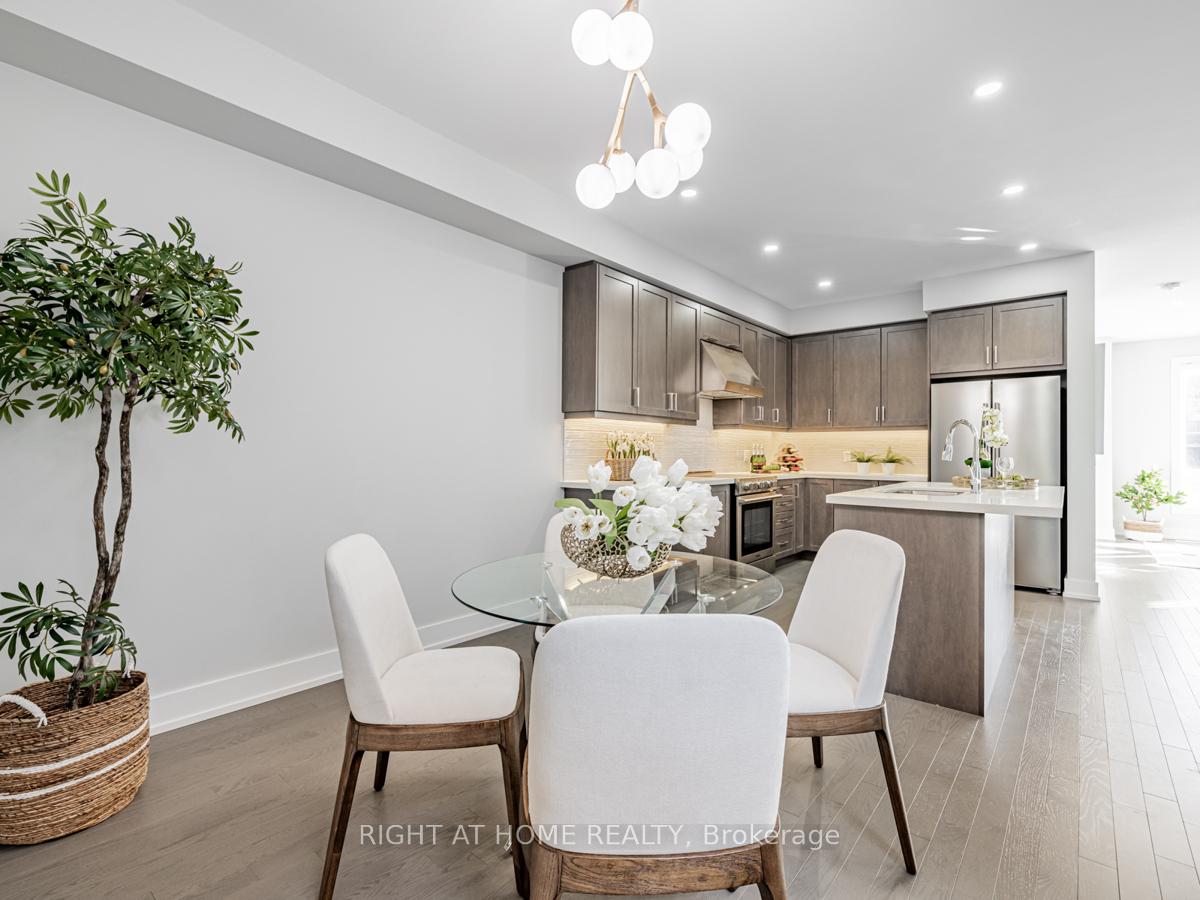 Photo 8 of 12 York Downs Boulevard, Markham, Angus Glen — HOMEH
