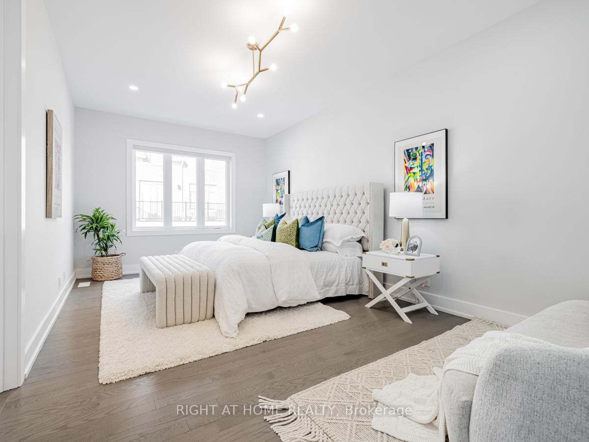 Photo 9 of 12 York Downs Boulevard, Markham, Angus Glen — HOMEH
