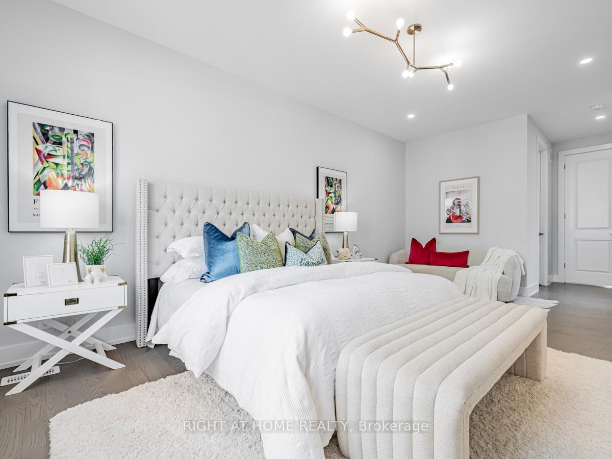 Photo 10 of 12 York Downs Boulevard, Markham, Angus Glen — HOMEH