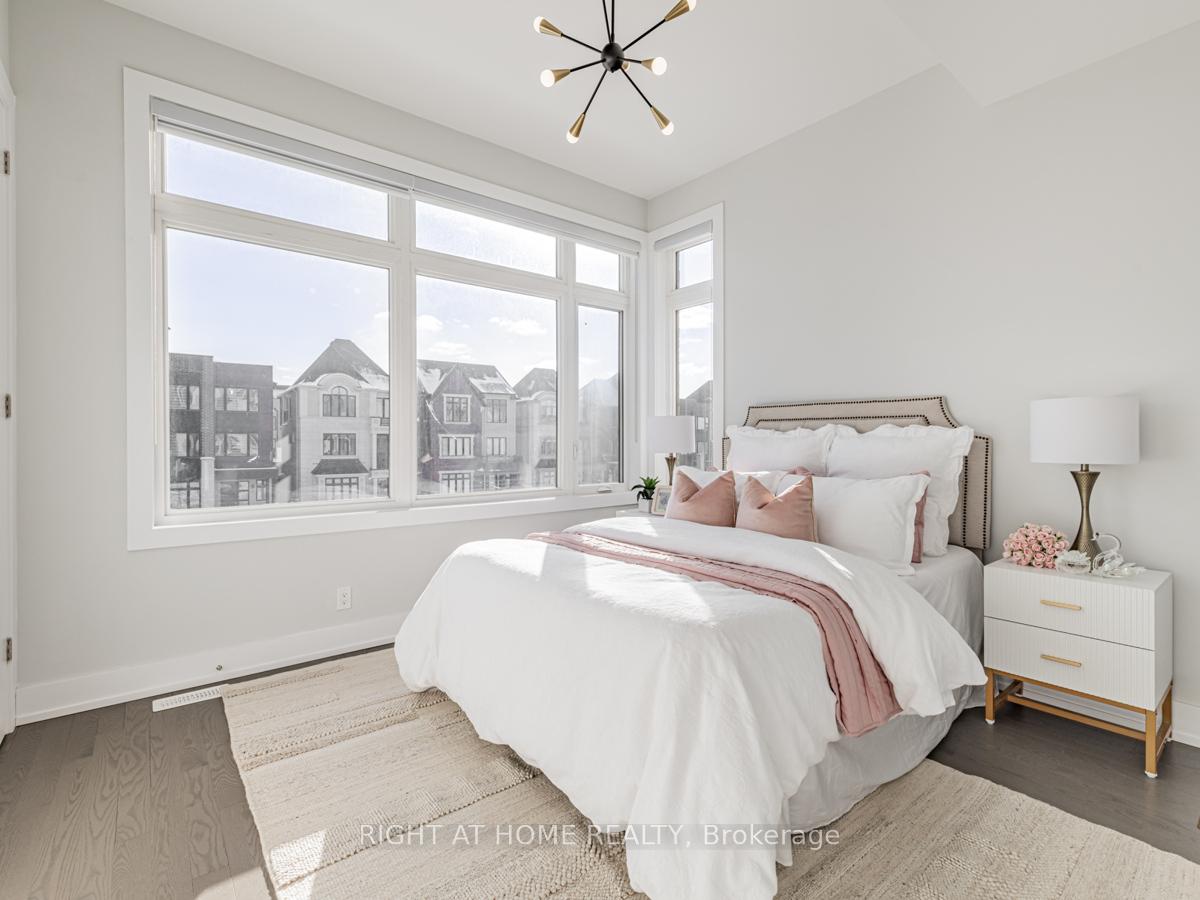 Photo 13 of 12 York Downs Boulevard, Markham, Angus Glen — HOMEH