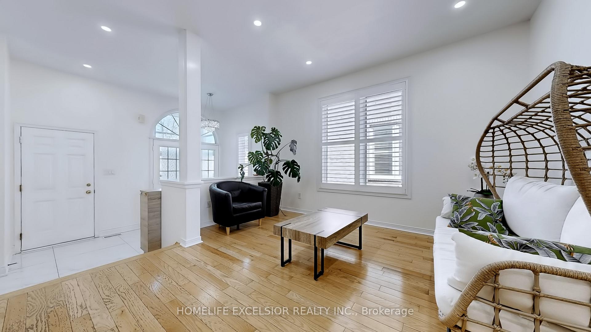 Photo 4 of 36 Cashmere Crescent, Markham, Milliken Mills East — HOMEH