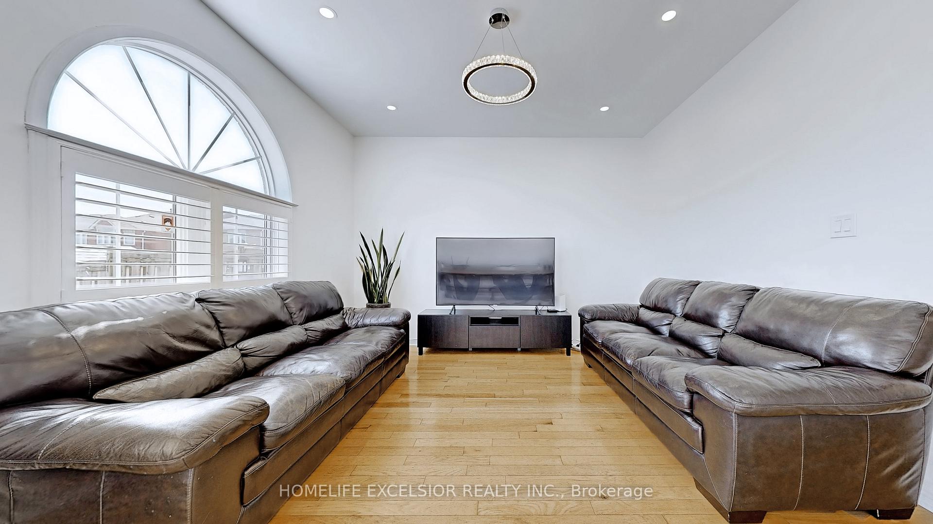 Photo 12 of 36 Cashmere Crescent, Markham, Milliken Mills East — HOMEH