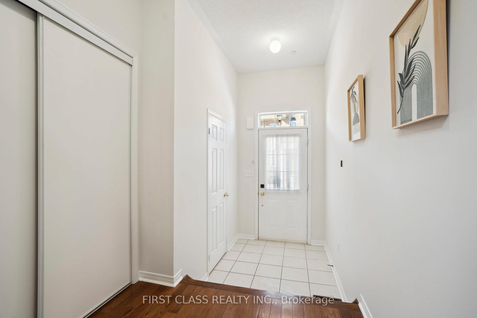 Photo 3 of 19 Jackson Eli Way, Markham, Cedarwood — HOMEH