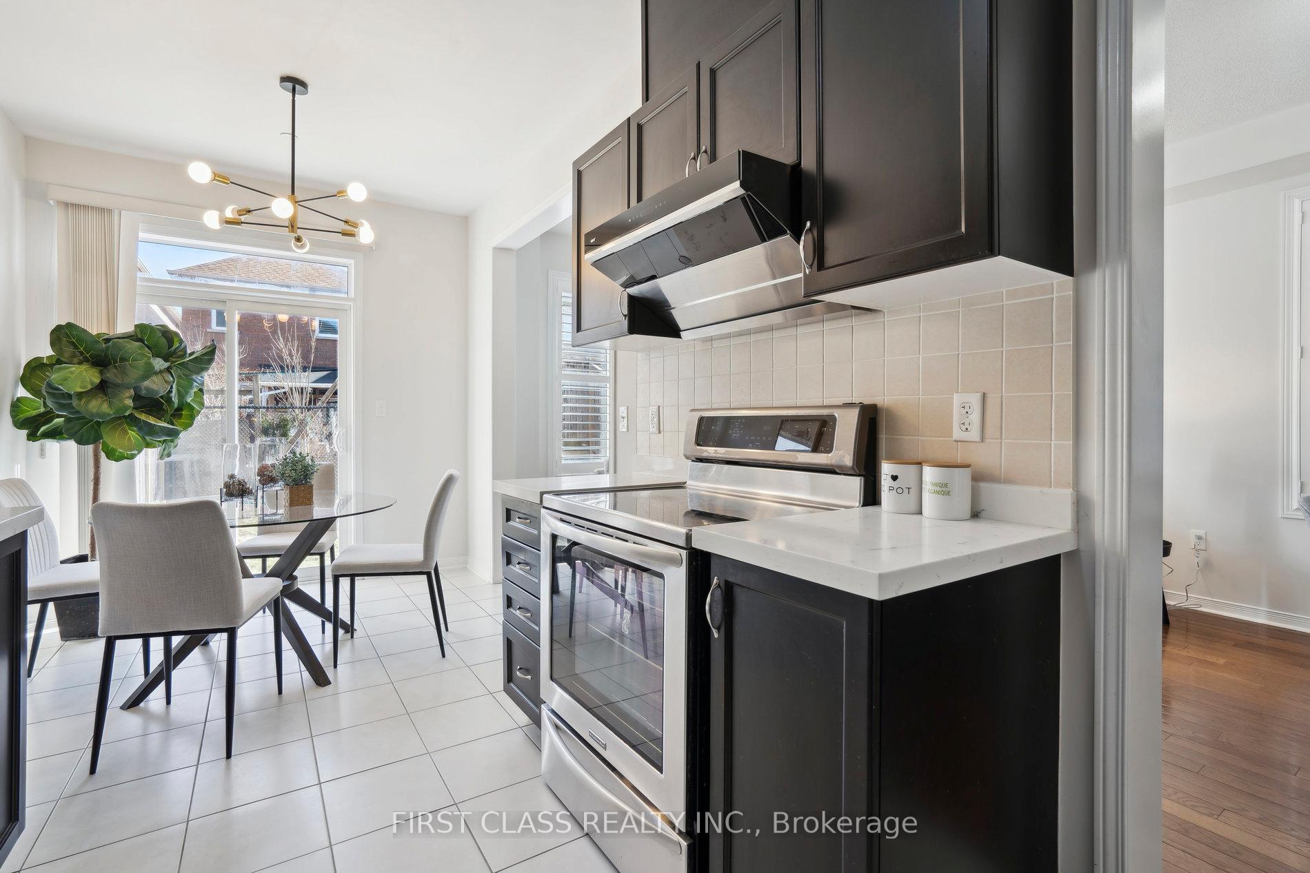 Photo 14 of 19 Jackson Eli Way, Markham, Cedarwood — HOMEH