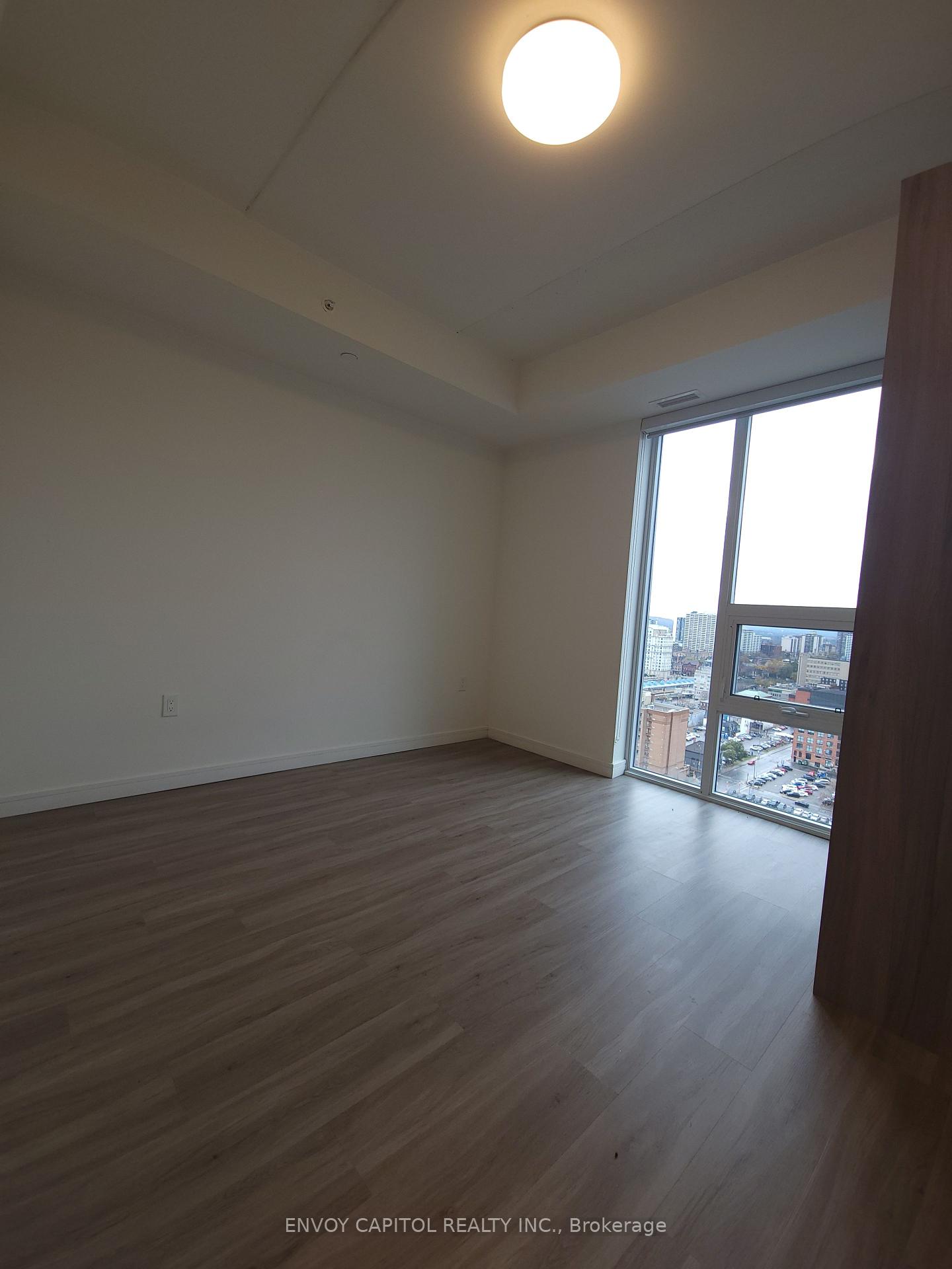 Photo 5 of Unit 2008, 49 Walnut Street S, Hamilton, Corktown — HOMEH
