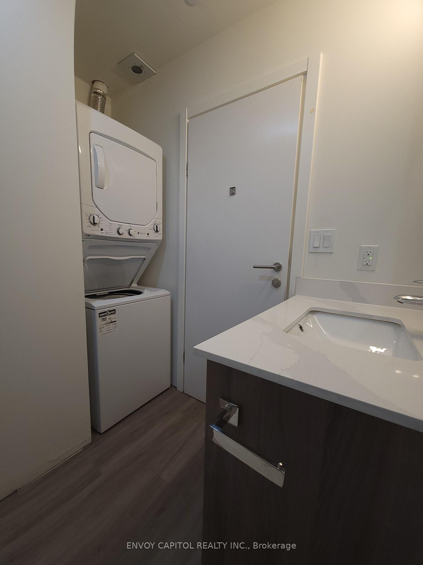 Photo 9 of Unit 2008, 49 Walnut Street S, Hamilton, Corktown — HOMEH