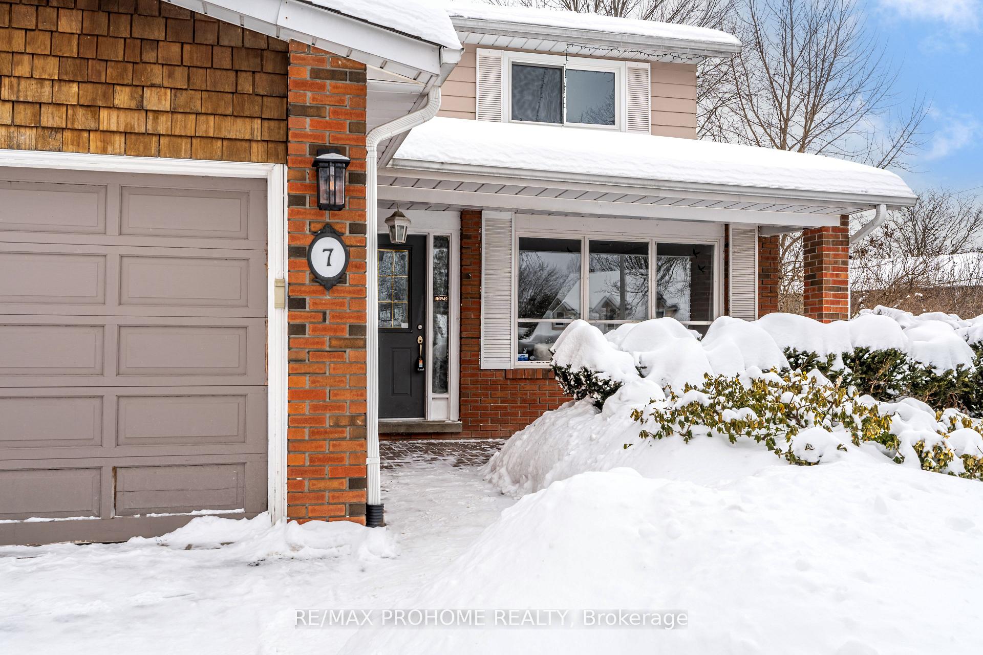 Photo 3 of 7 Shadbolt Court, Markham, Unionville — HOMEH