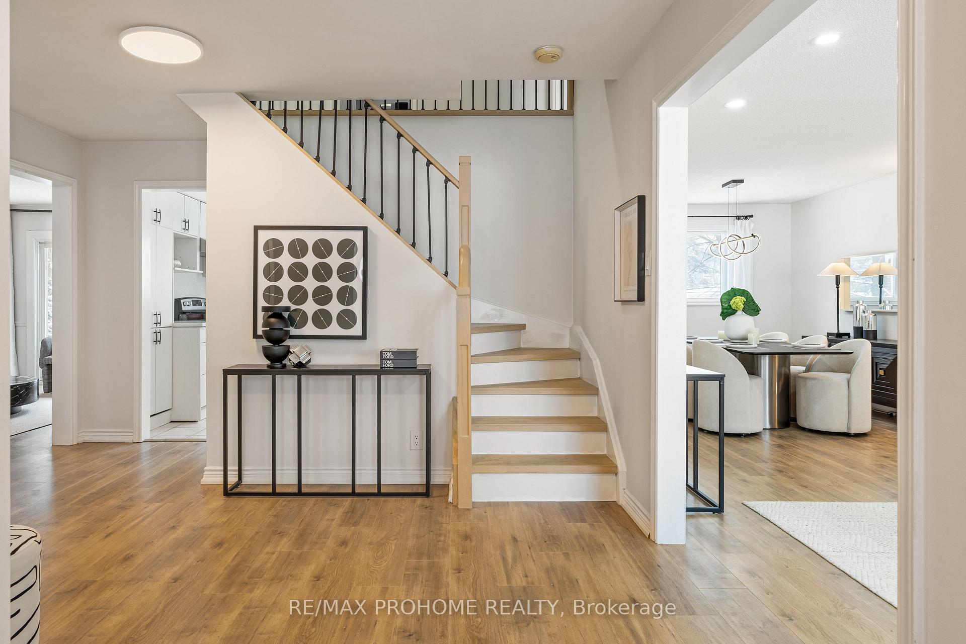Photo 6 of 7 Shadbolt Court, Markham, Unionville — HOMEH