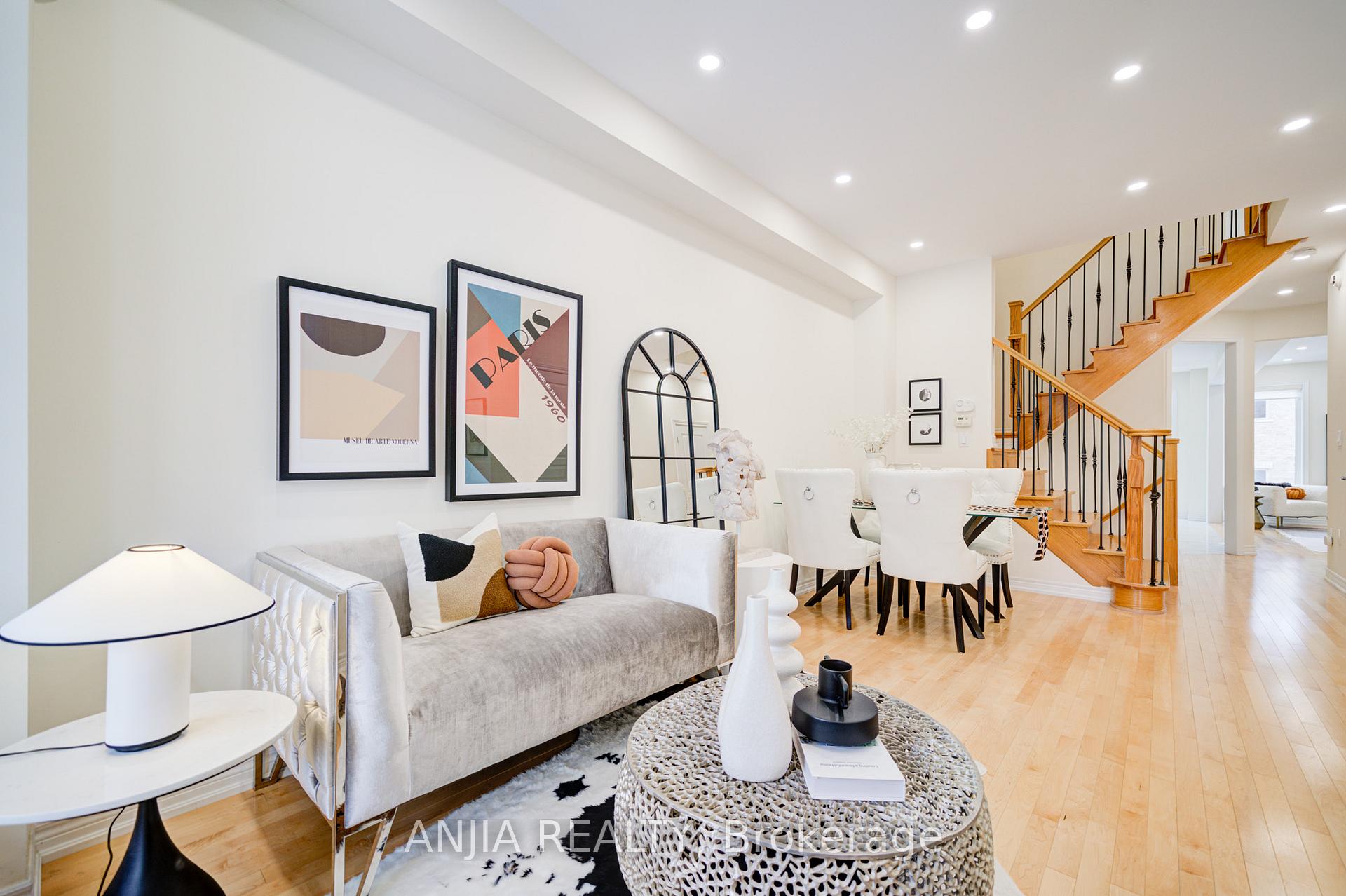 Photo 5 of 8 Wagner Drive, Markham, Berczy — HOMEH