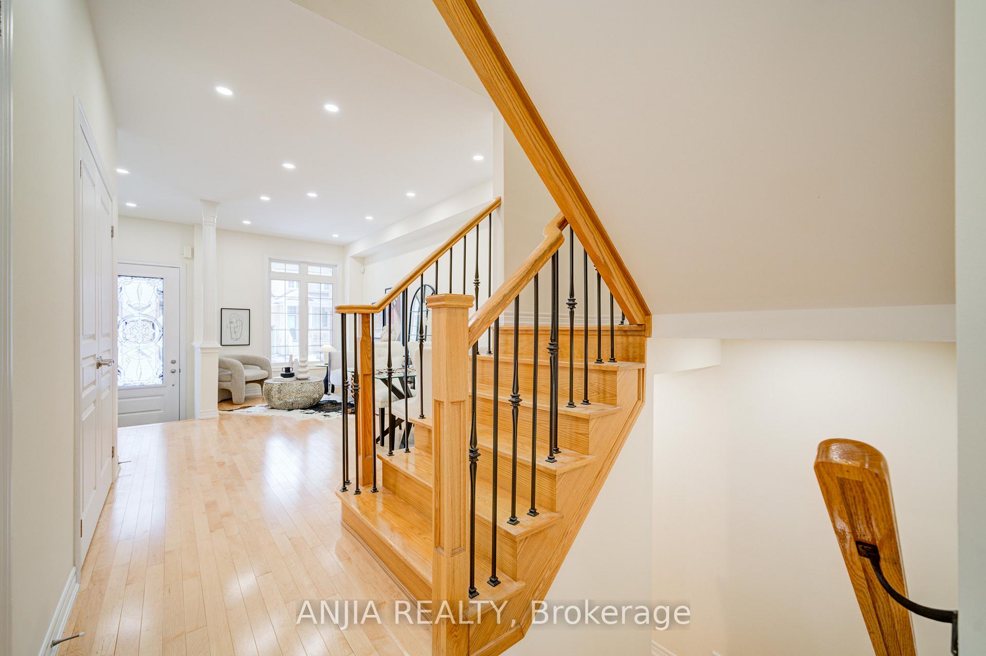Photo 9 of 8 Wagner Drive, Markham, Berczy — HOMEH