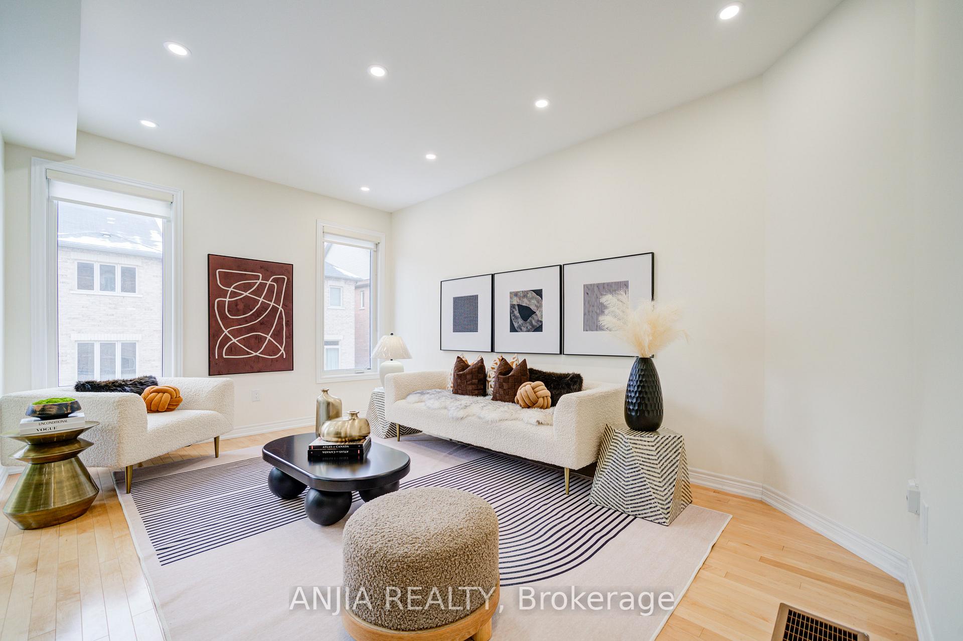 Photo 10 of 8 Wagner Drive, Markham, Berczy — HOMEH