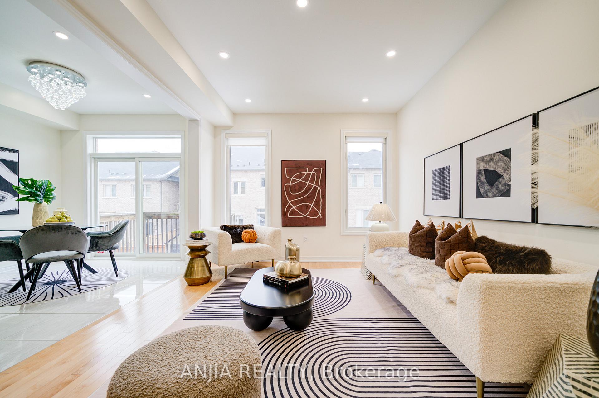 Photo 11 of 8 Wagner Drive, Markham, Berczy — HOMEH