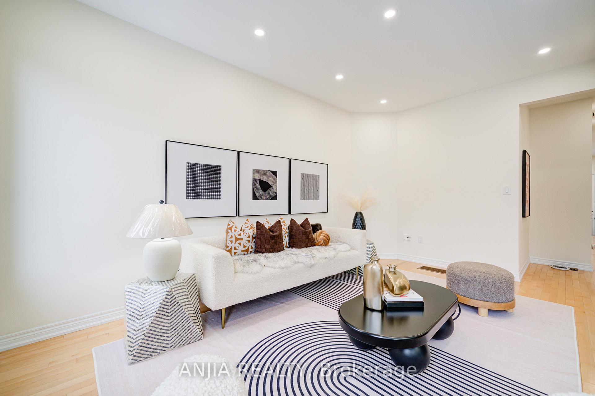 Photo 14 of 8 Wagner Drive, Markham, Berczy — HOMEH
