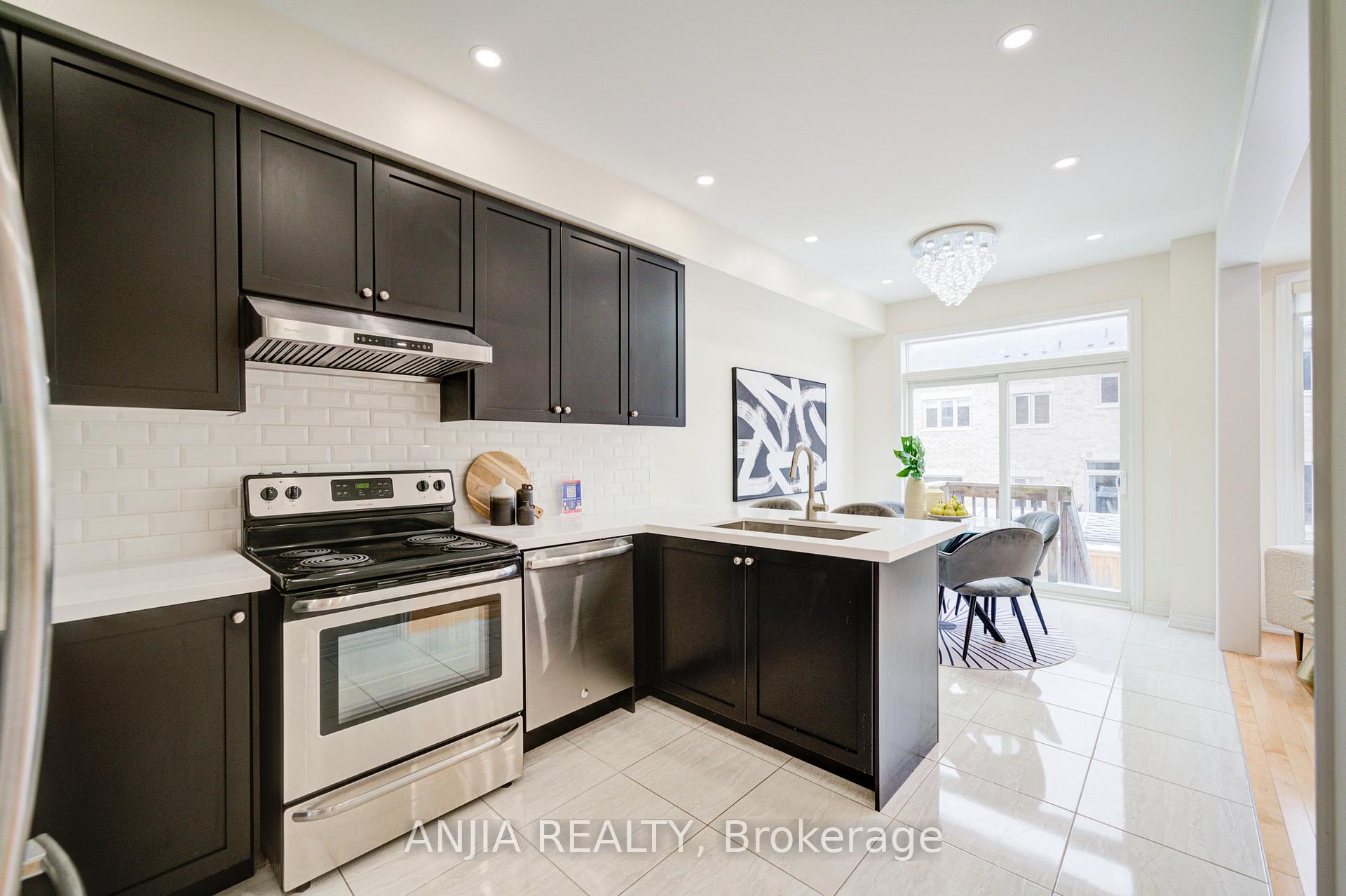 Photo 21 of 8 Wagner Drive, Markham, Berczy — HOMEH