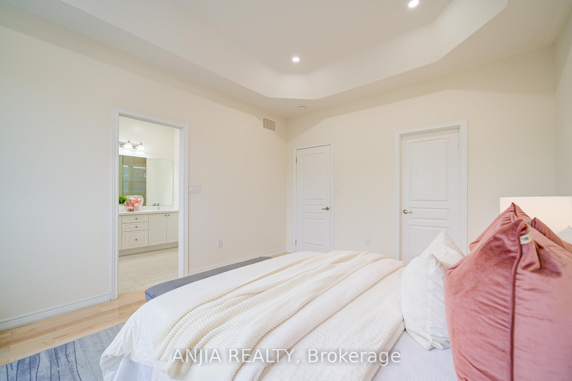 Photo 32 of 8 Wagner Drive, Markham, Berczy — HOMEH