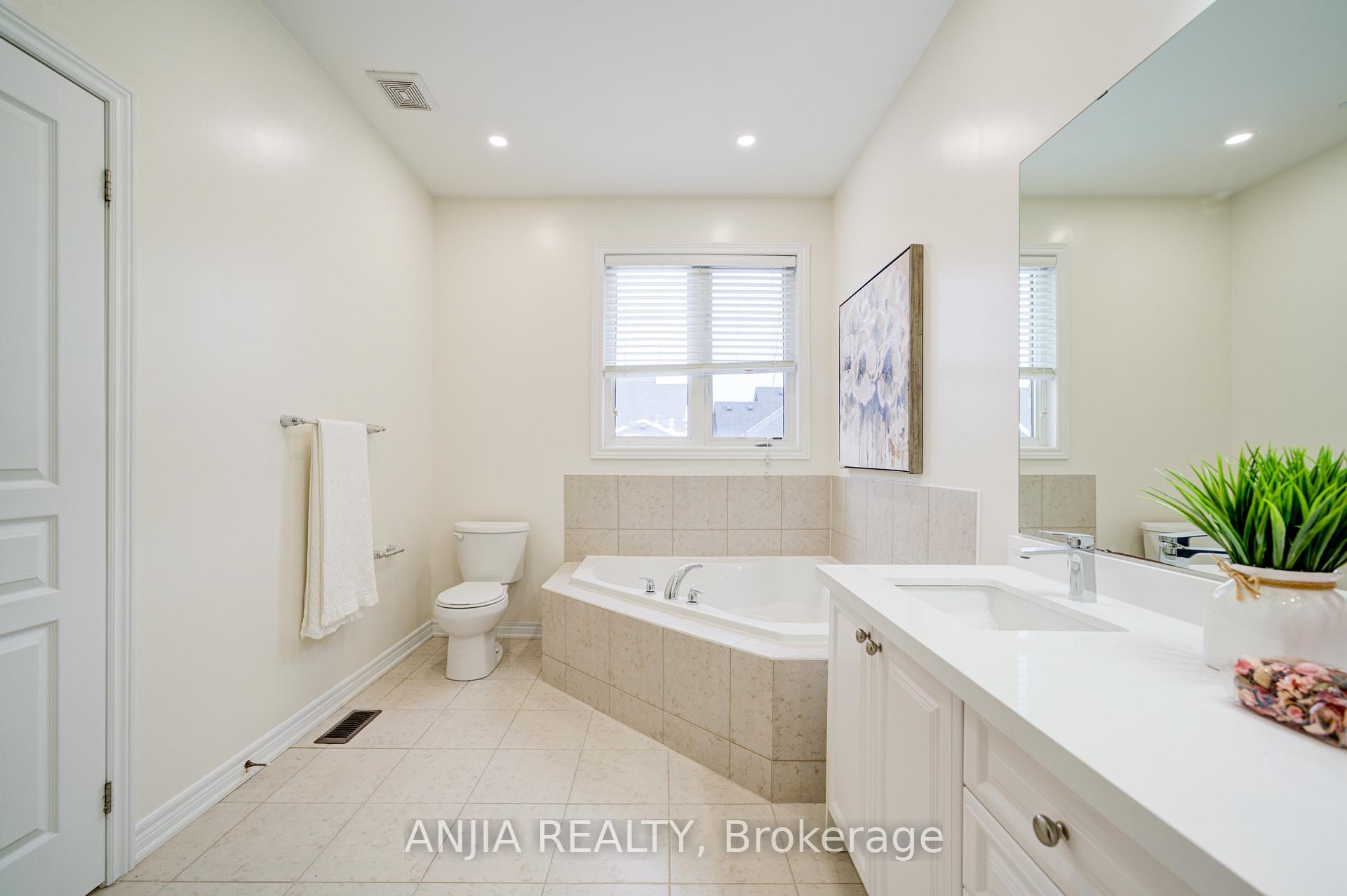 Photo 35 of 8 Wagner Drive, Markham, Berczy — HOMEH