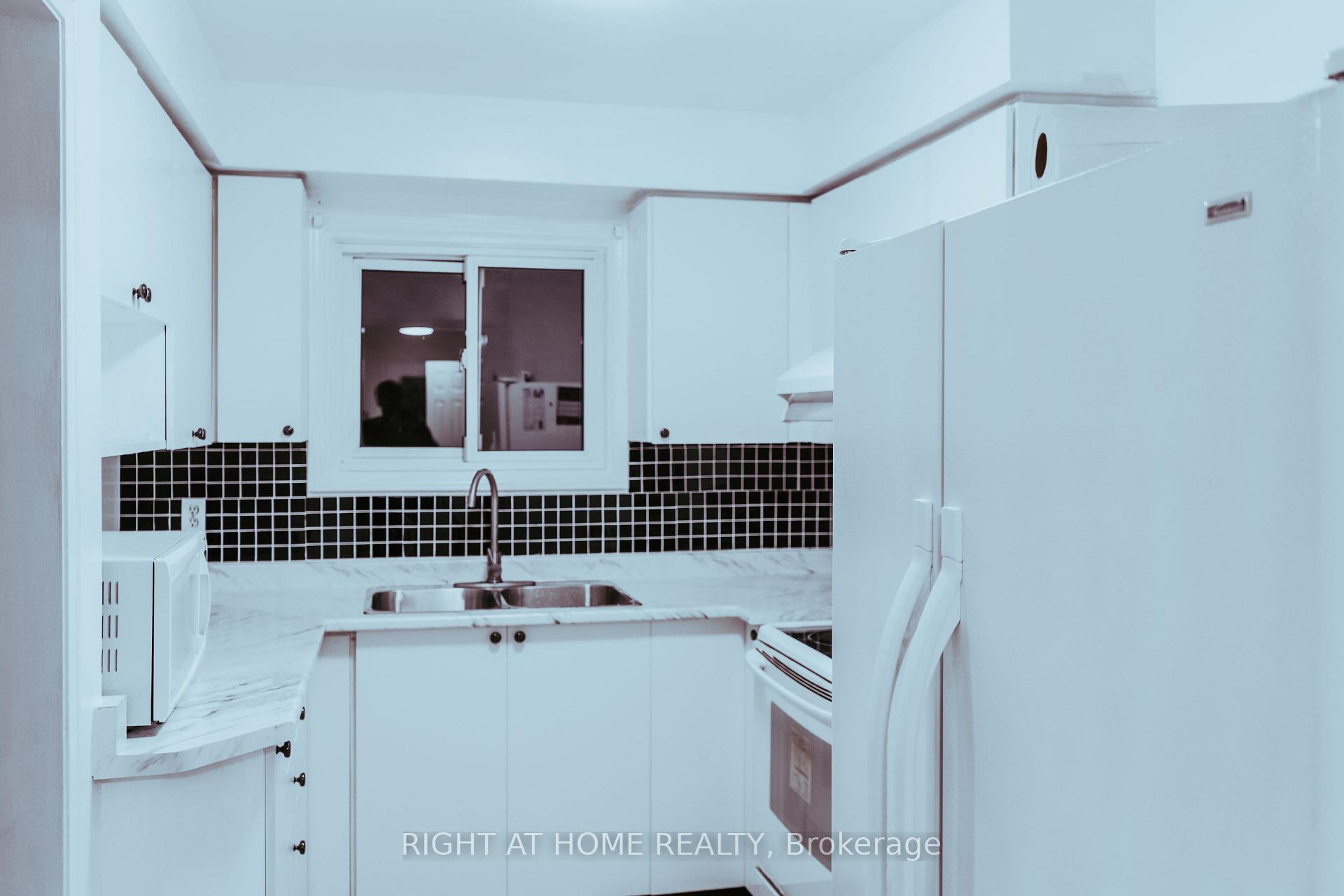 Photo 5 of 84 Laguna Crescent, Markham, Middlefield — HOMEH