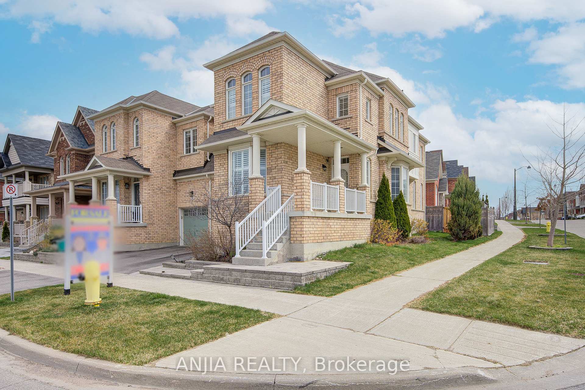 Photo 1 of 34 Frederick Stamm Crescent, Markham, Berczy — HOMEH
