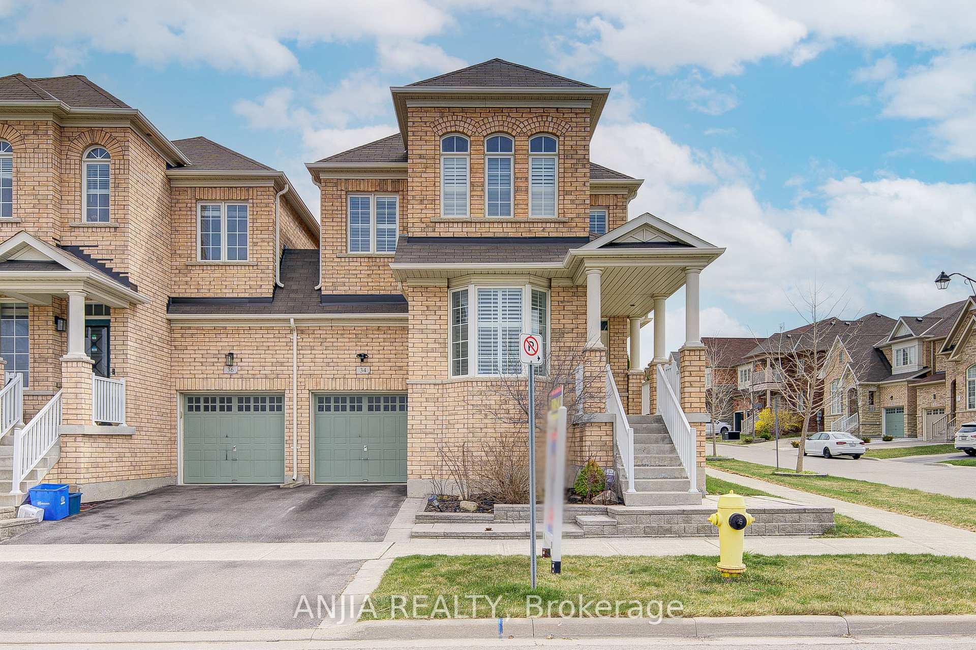 Photo 2 of 34 Frederick Stamm Crescent, Markham, Berczy — HOMEH