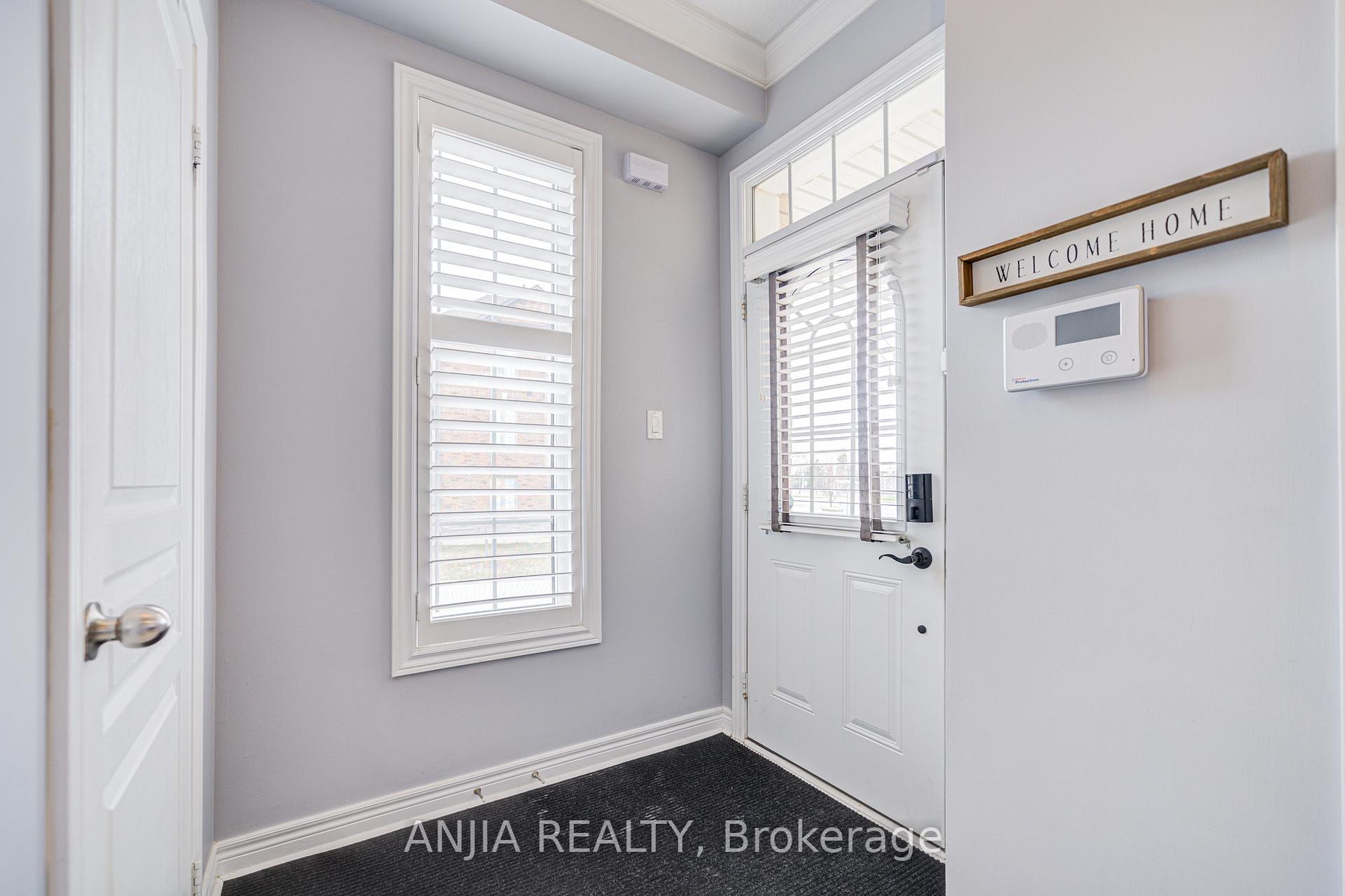 Photo 3 of 34 Frederick Stamm Crescent, Markham, Berczy — HOMEH
