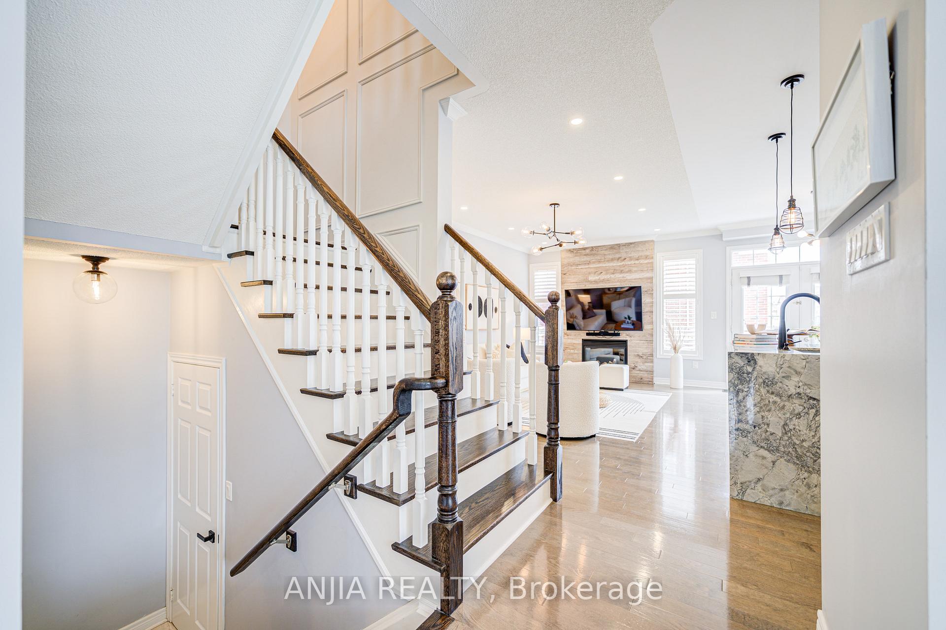 Photo 9 of 34 Frederick Stamm Crescent, Markham, Berczy — HOMEH