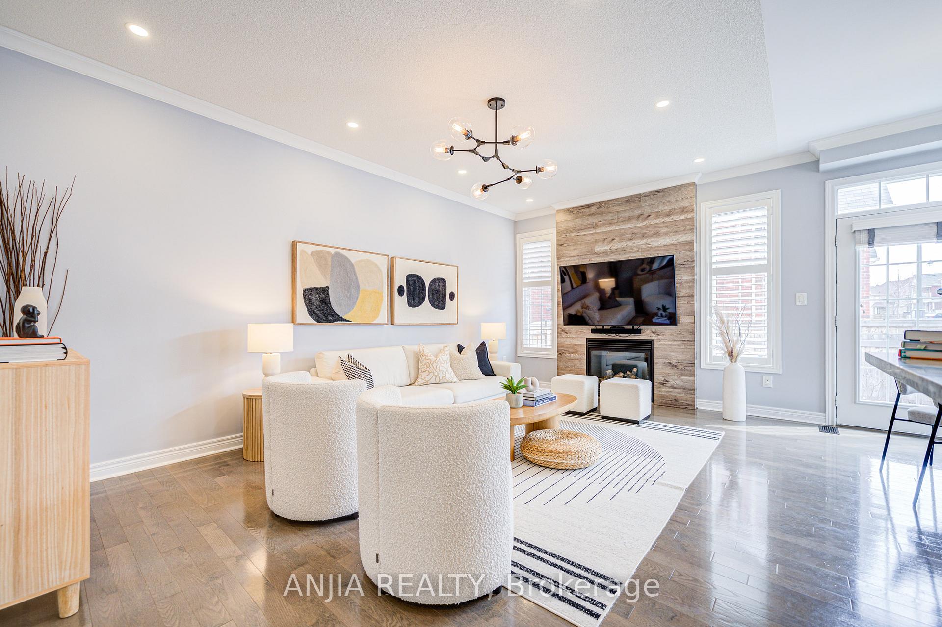 Photo 10 of 34 Frederick Stamm Crescent, Markham, Berczy — HOMEH
