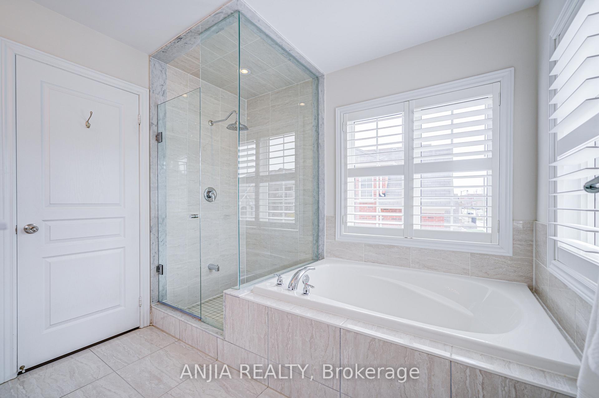 Photo 29 of 34 Frederick Stamm Crescent, Markham, Berczy — HOMEH