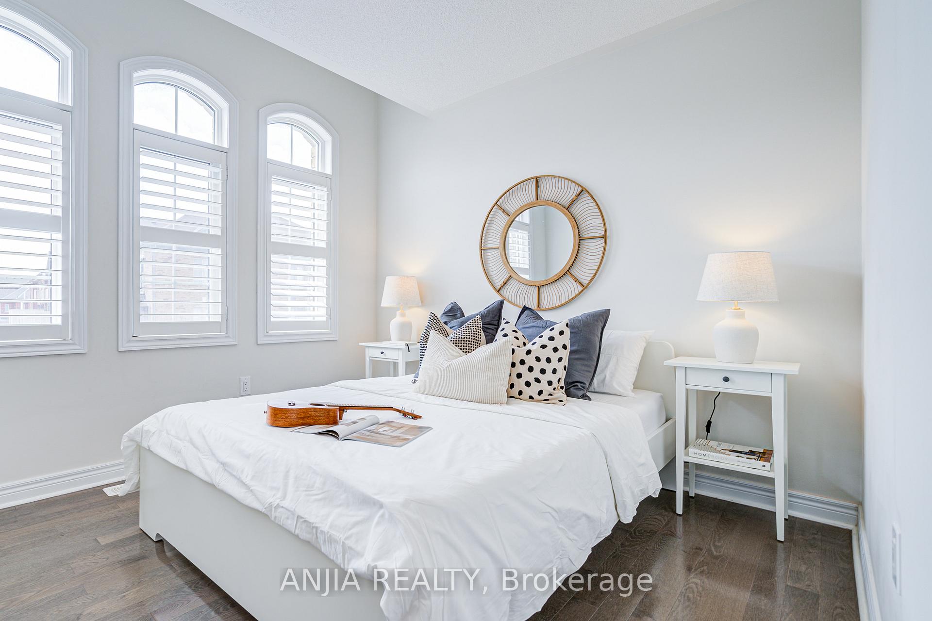 Photo 32 of 34 Frederick Stamm Crescent, Markham, Berczy — HOMEH