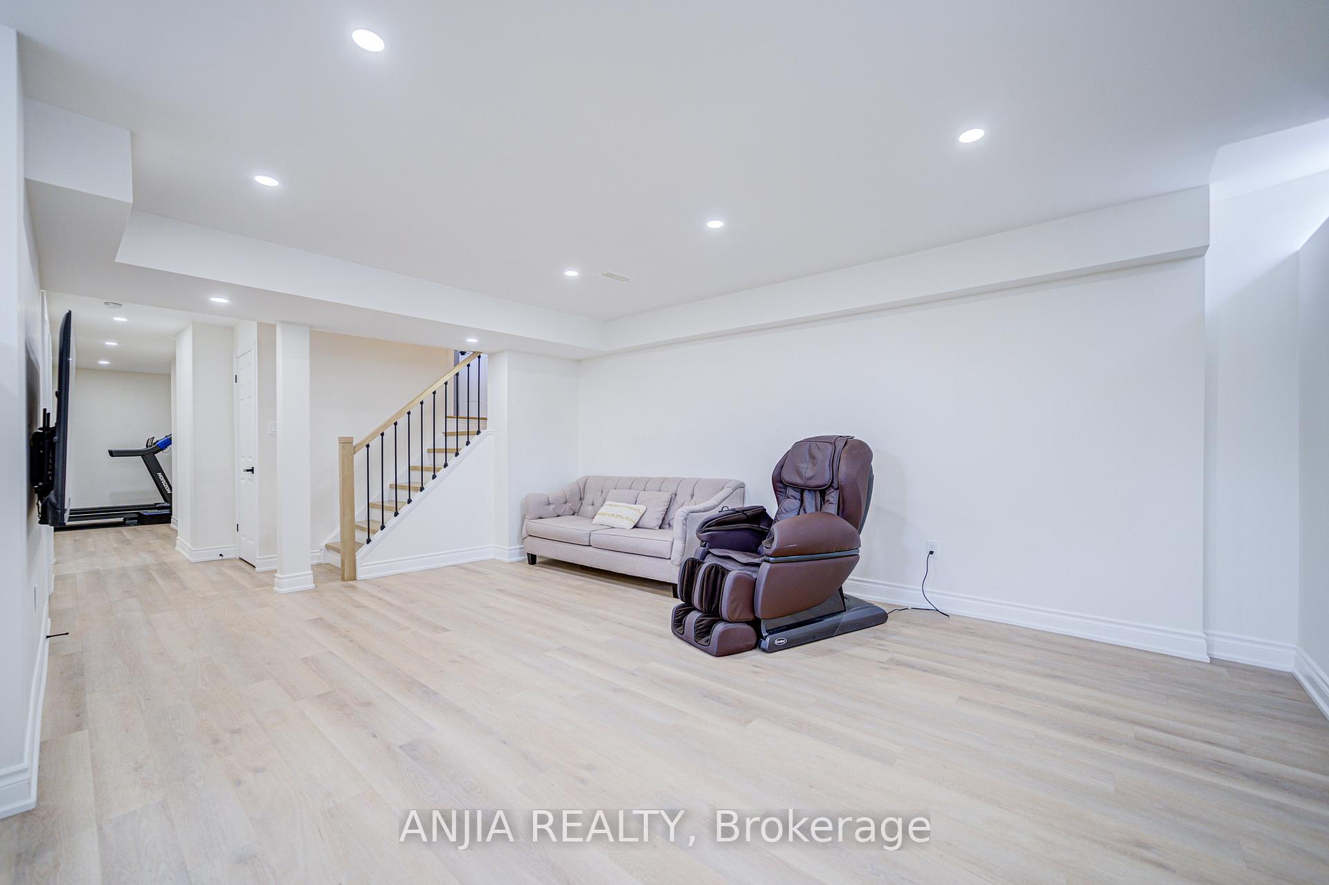 Photo 37 of 34 Frederick Stamm Crescent, Markham, Berczy — HOMEH