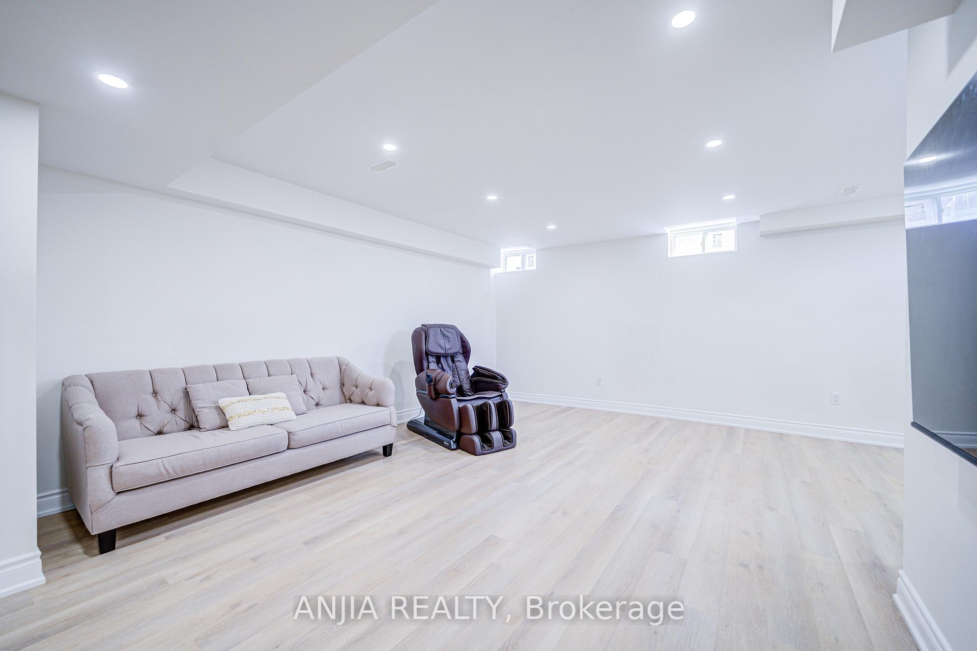 Photo 38 of 34 Frederick Stamm Crescent, Markham, Berczy — HOMEH