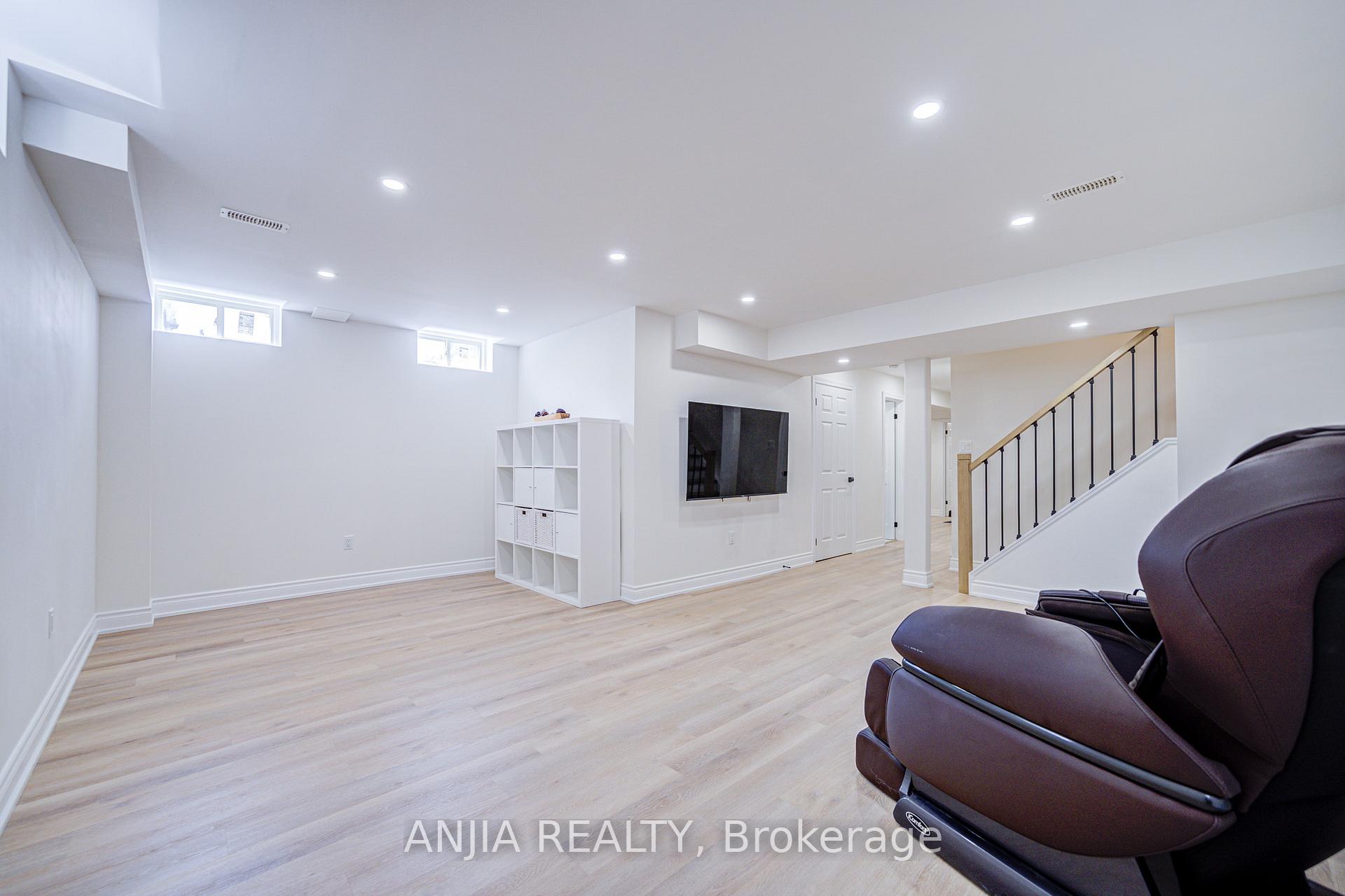 Photo 39 of 34 Frederick Stamm Crescent, Markham, Berczy — HOMEH