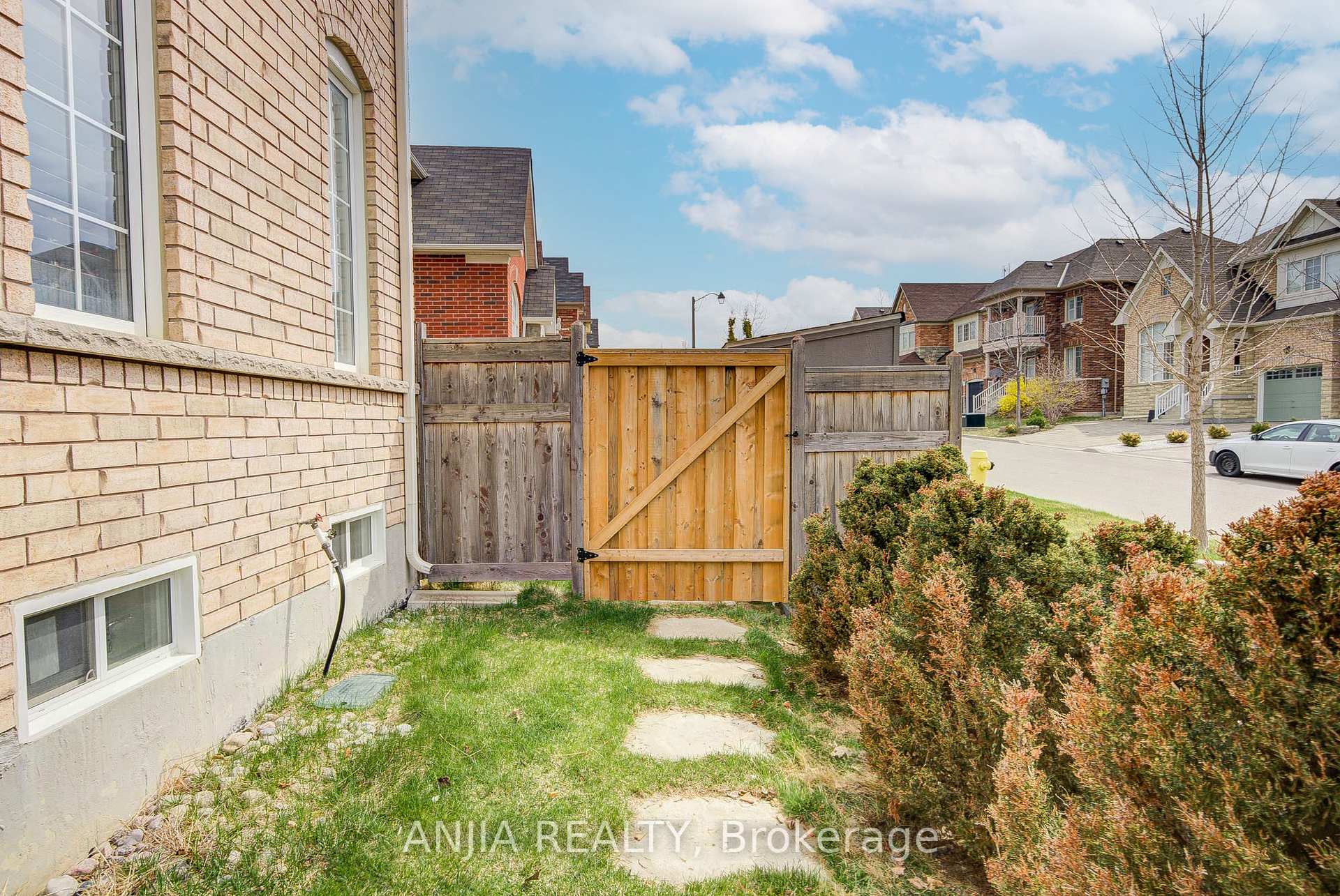 Photo 45 of 34 Frederick Stamm Crescent, Markham, Berczy — HOMEH