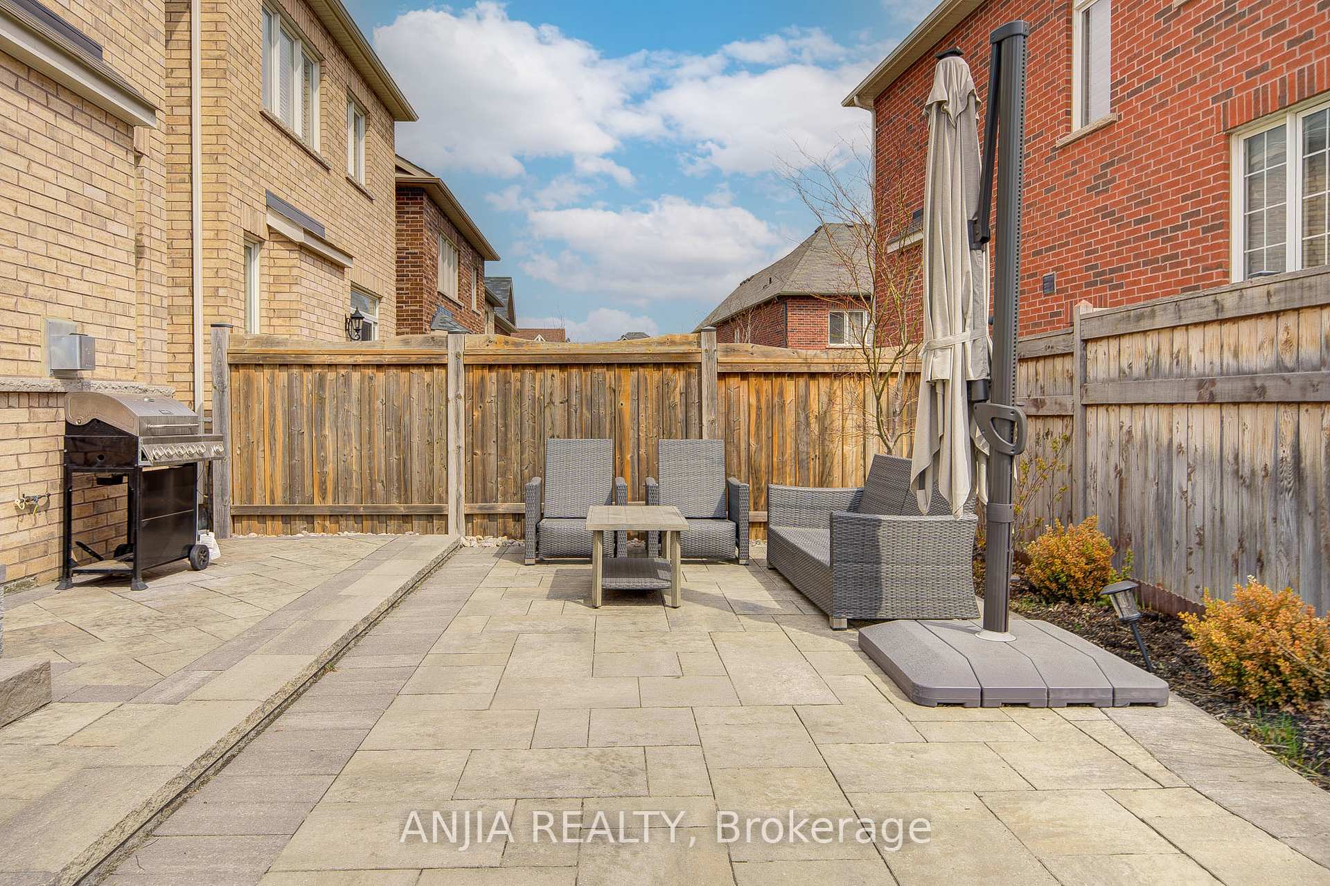 Photo 46 of 34 Frederick Stamm Crescent, Markham, Berczy — HOMEH