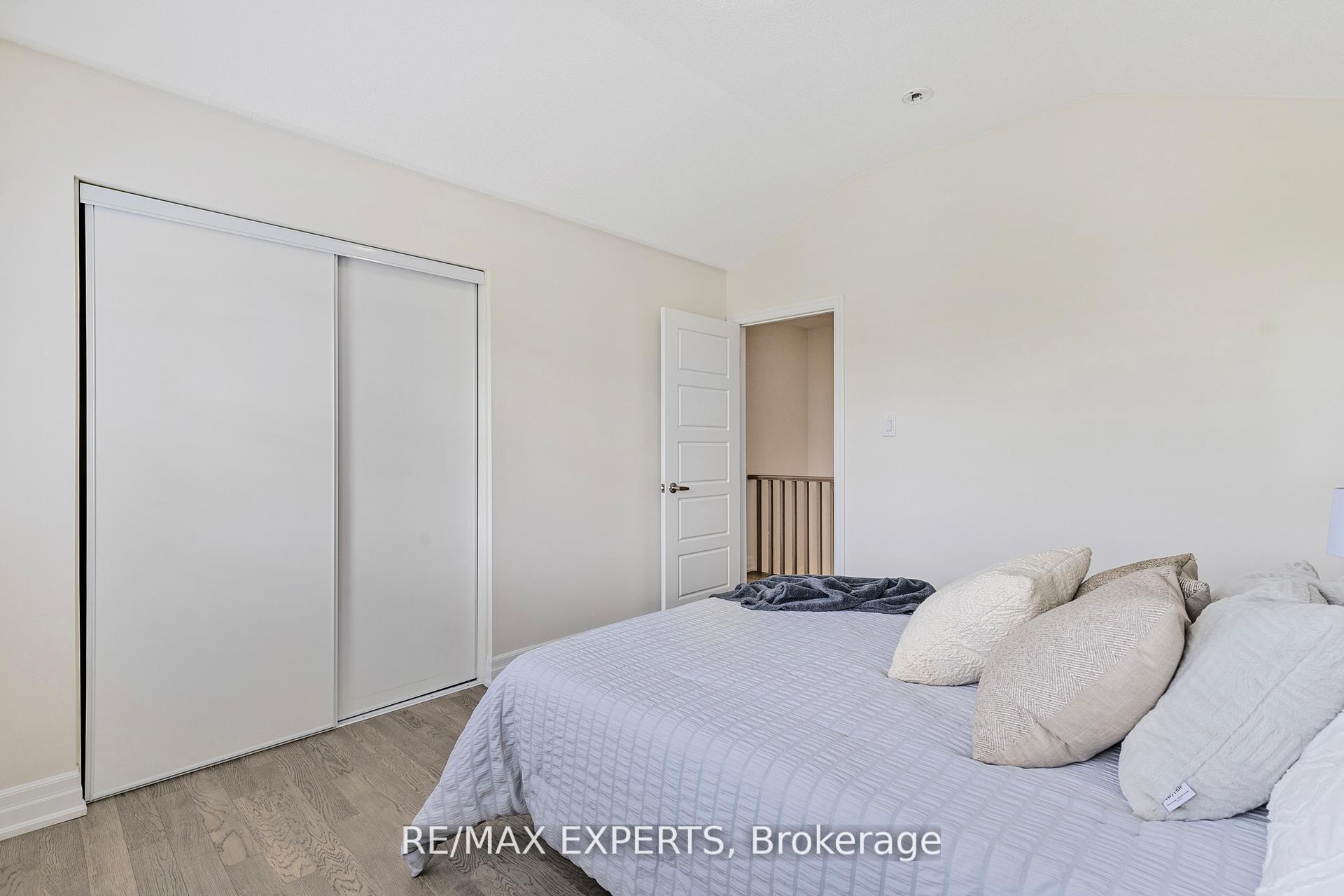 Photo 12 of 1374 Rose Way, Milton, Cobban — HOMEH
