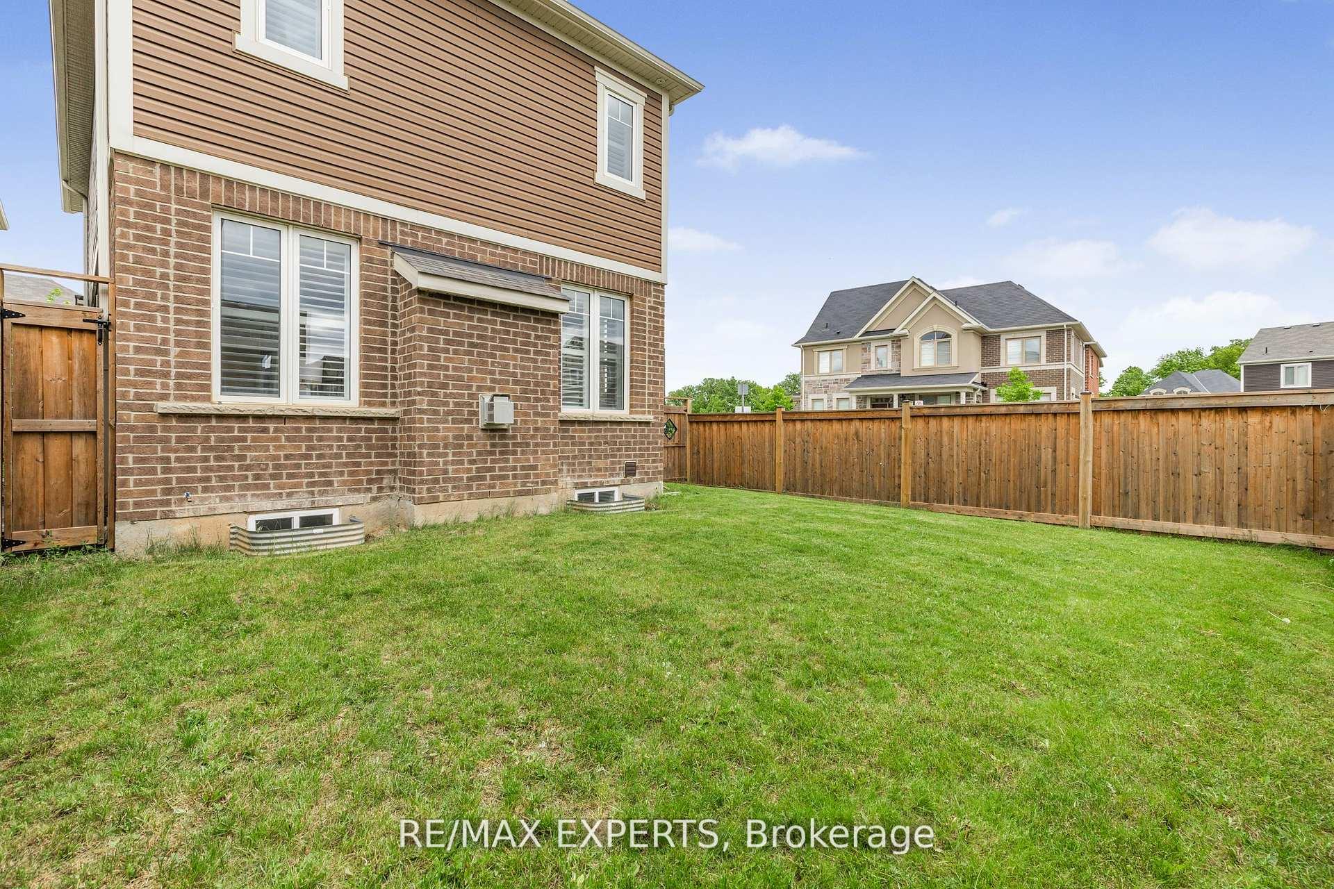 Photo 15 of 1374 Rose Way, Milton, Cobban — HOMEH