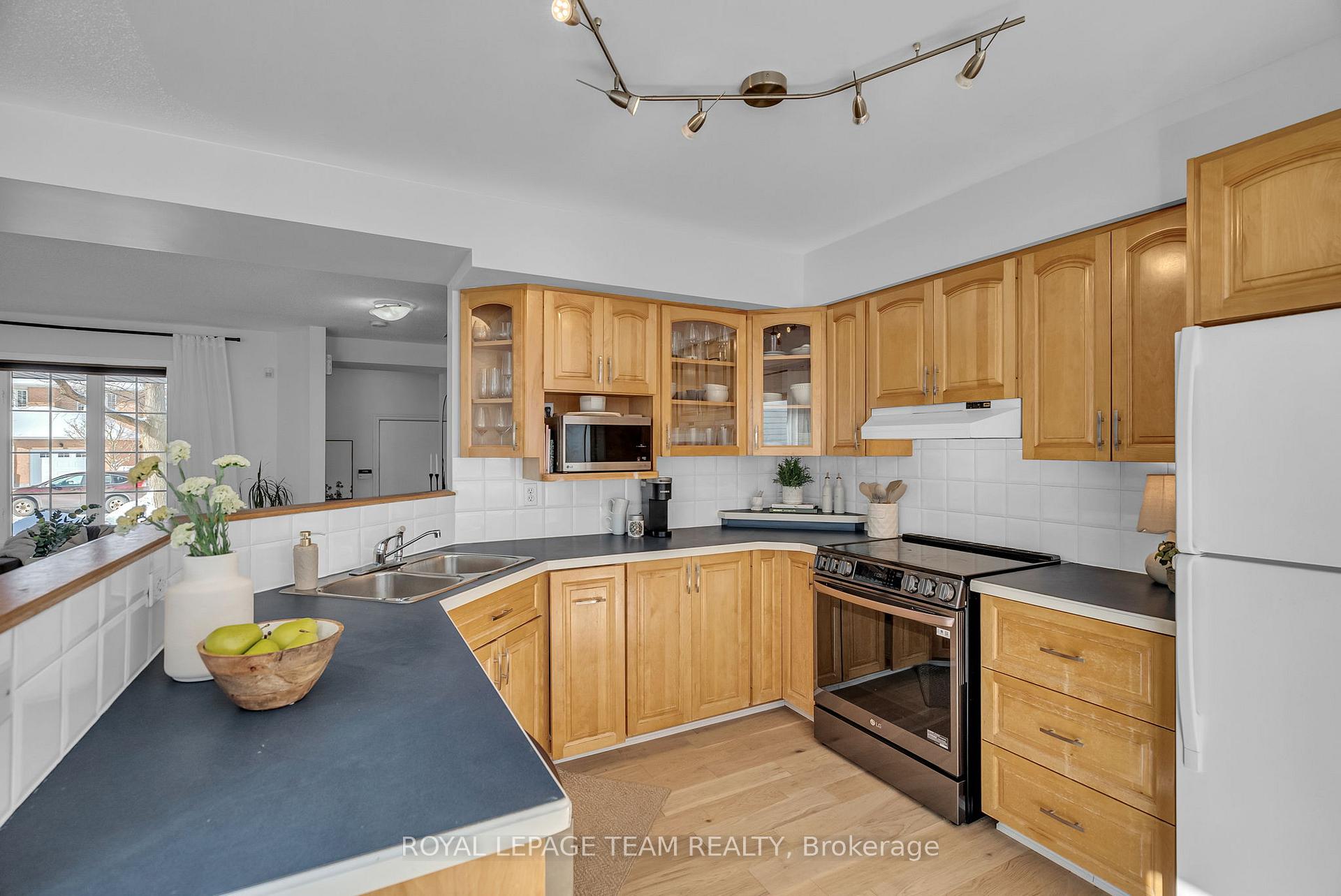 Photo 11 of 13 Cohen Avenue, Ottawa, Kanata - Katimavik — HOMEH
