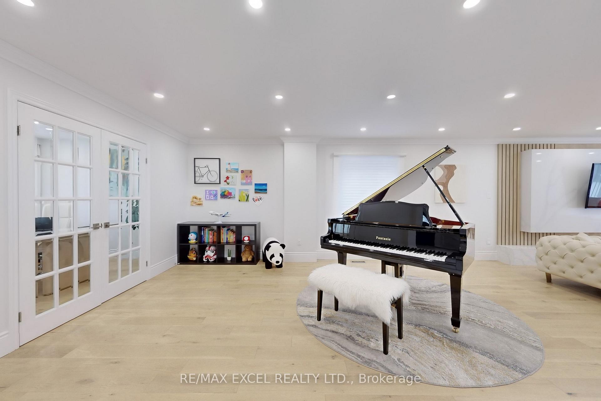 Photo 8 of 12 Moses Crescent, Markham, Cachet — HOMEH