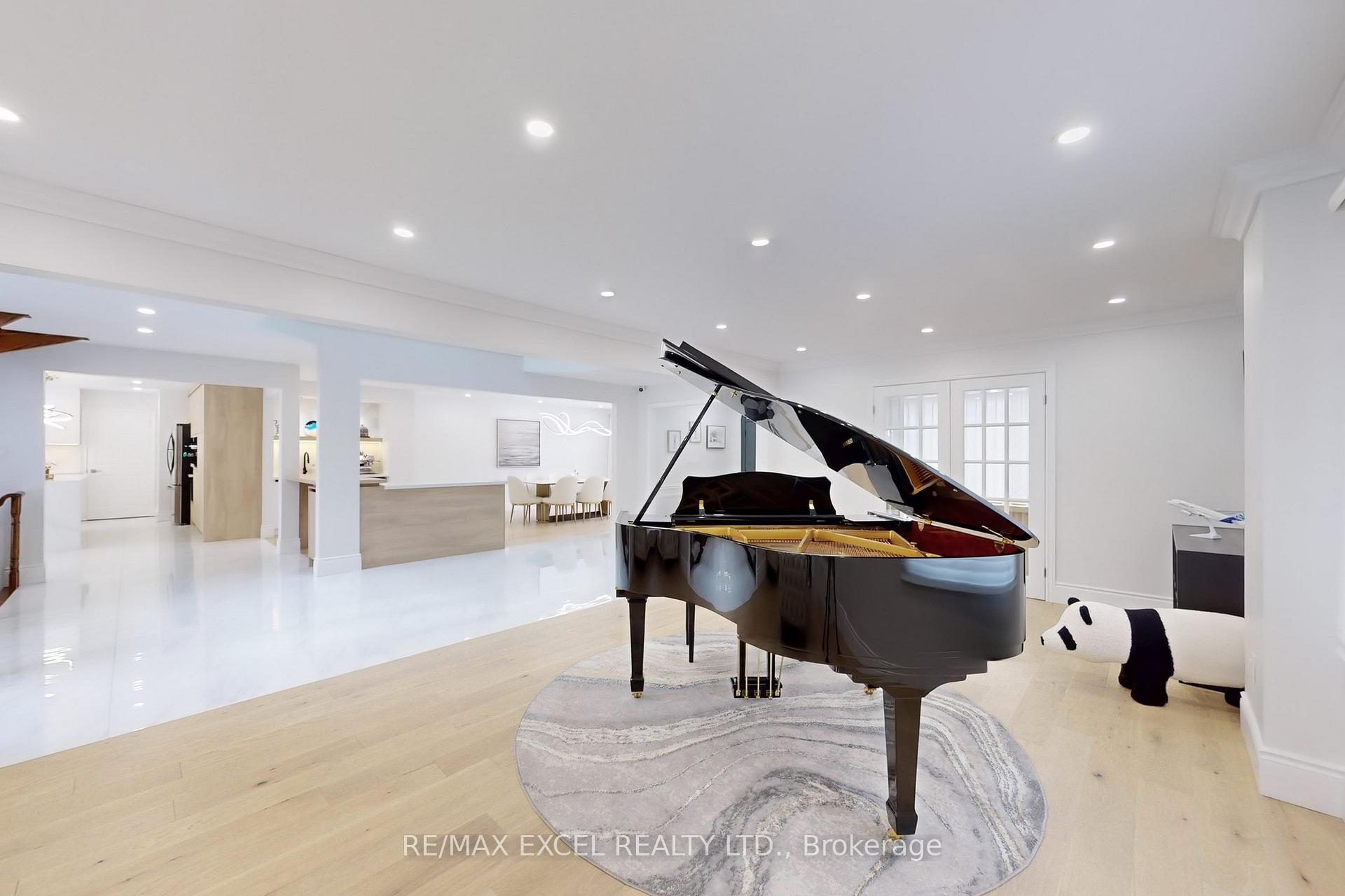 Photo 9 of 12 Moses Crescent, Markham, Cachet — HOMEH