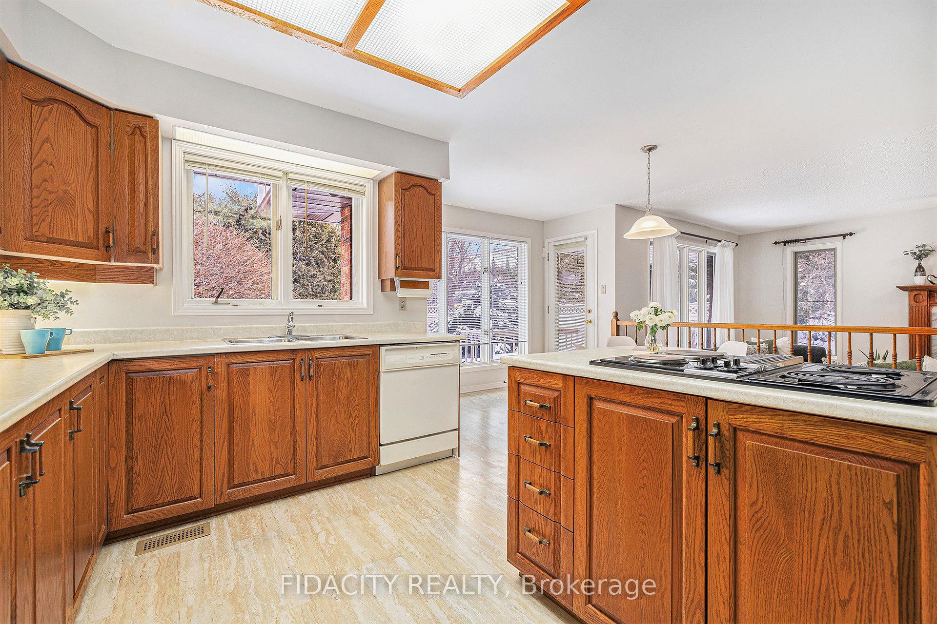 Photo 11 of 19 Maple Grove Road, Ottawa, Kanata - Katimavik — HOMEH