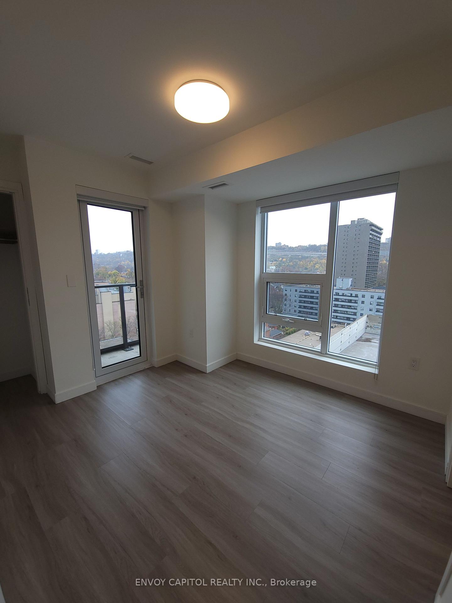 Photo 10 of Unit 1602, 49 Walnut Street S, Hamilton, Corktown — HOMEH